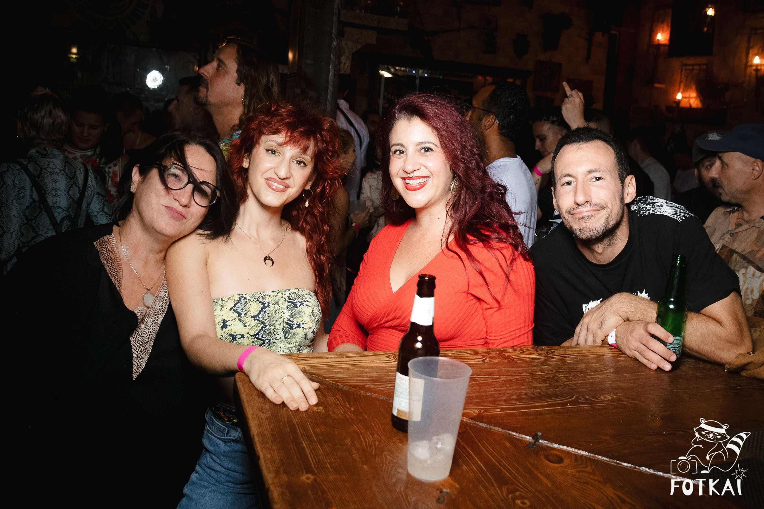 Fiesta Víspera de Festivo en El Paso Rock Bar – Hip Hop Old School | Reportaje fotográfico 08.10.2025 | FOTKAI