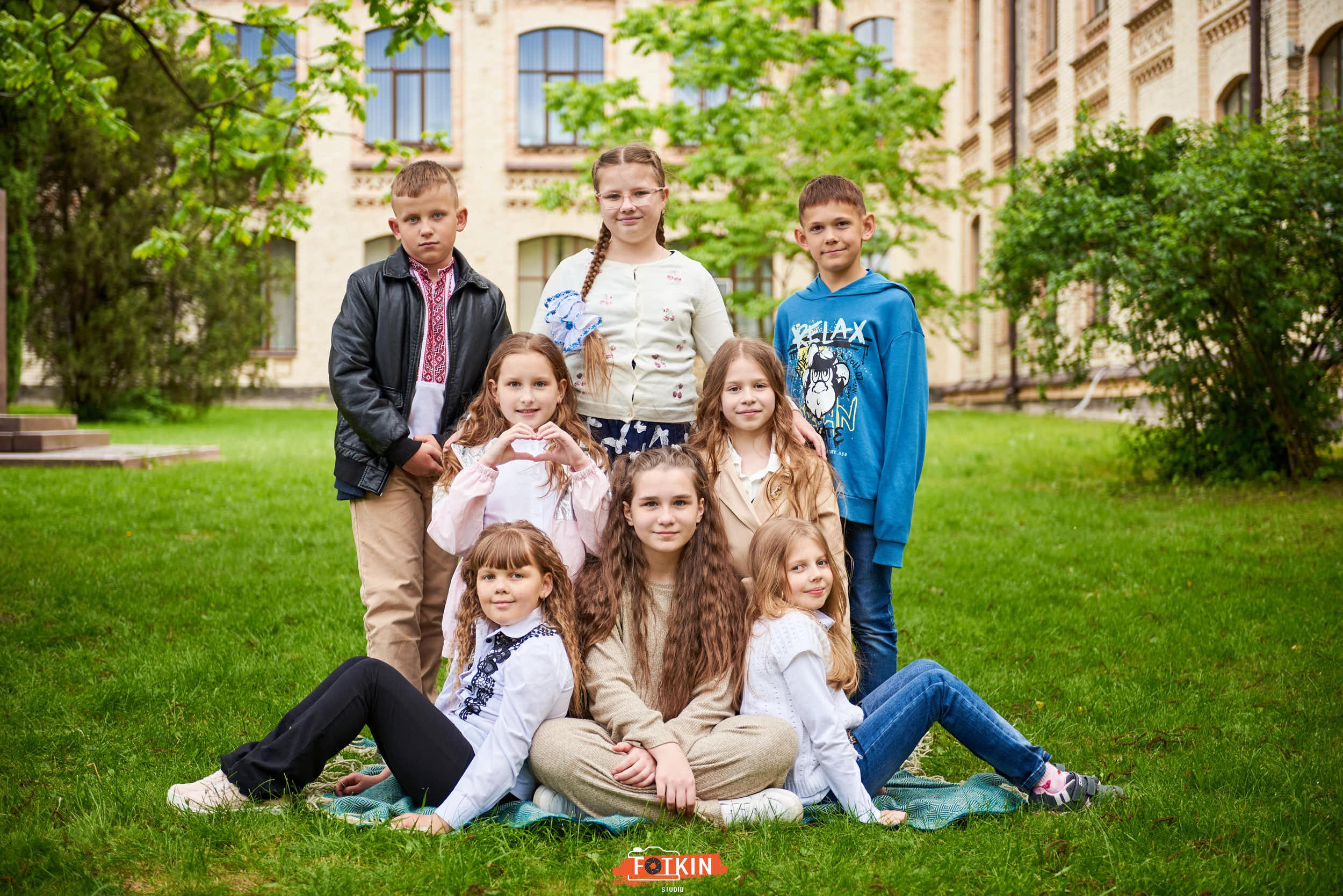 Випускні альбоми для 1- 4 класу у Дніпрі та області. Випускні альбоми фотокниги Київ та Дніпро