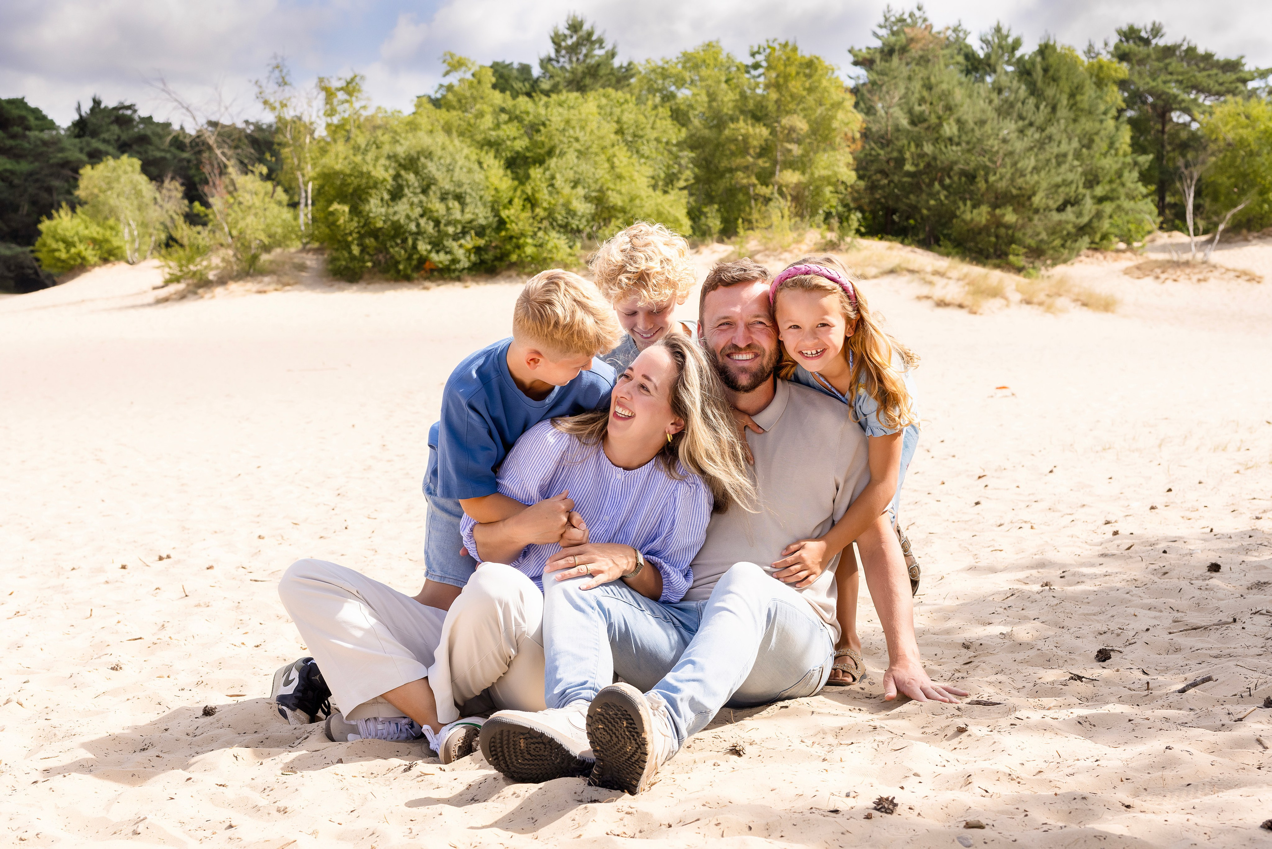 Fotoshoot Gezin – Spontane & Warme Gezinsfotografie. Familie en huwelijksfotograaf in Zwolle Overijssel