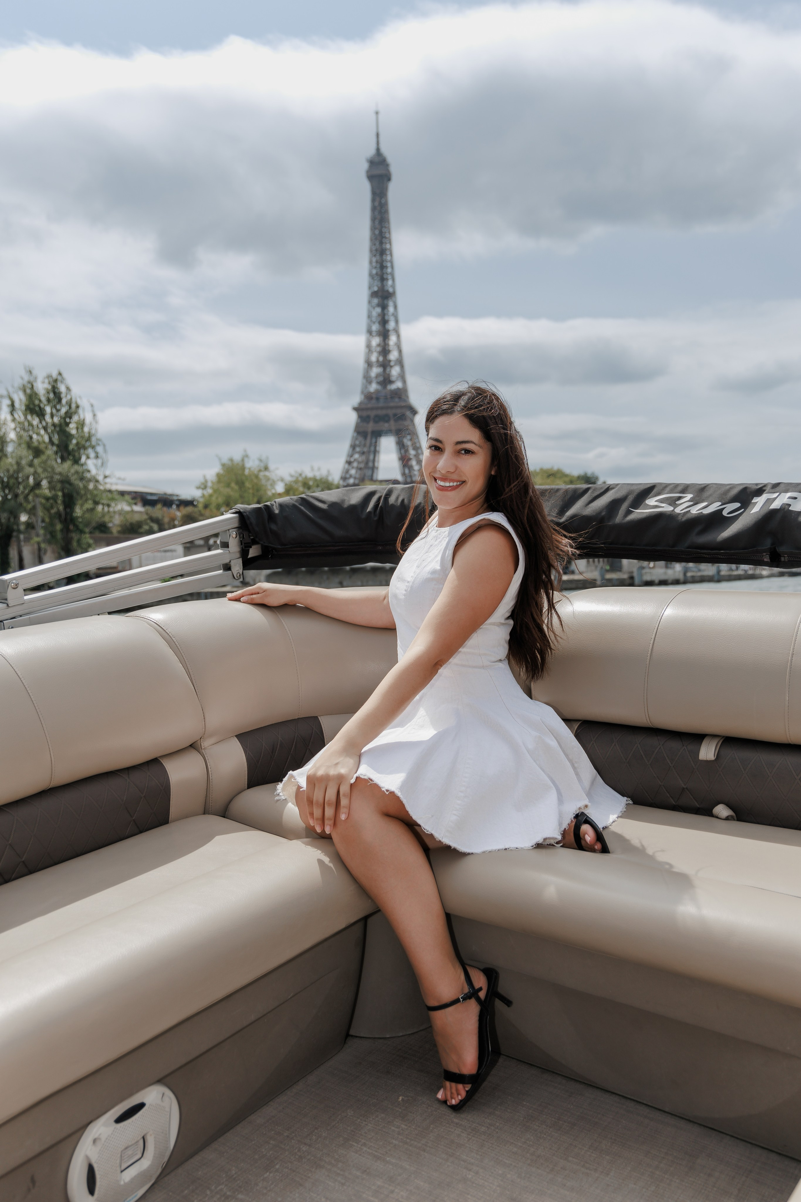 Sail, Sip & Smile: A Private Seine Cruise with Your Personal Photographer & Filmmaker. Photographe à Paris