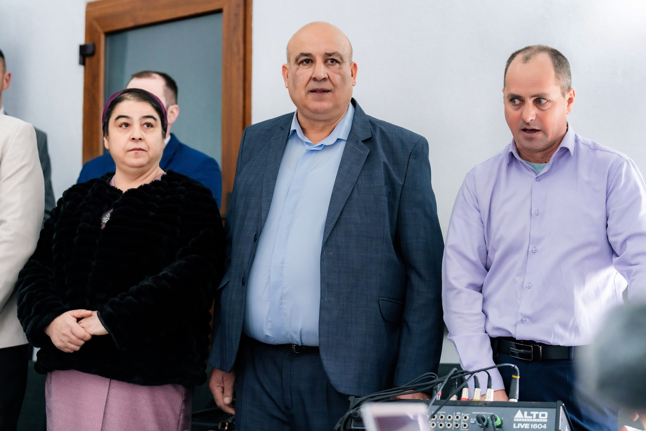 Fotograf nuntă Târgu Neamț – Samuel și Roxana, fotografie autentică realizată de AlinoFotoStudio 2. Fotograf nuntă Iași, Bacău, Suceava și Botoșani – Alin Chirilă surprinzând momente reale de nuntă 3. Fotografie de nuntă cu emoție și credință – AlinoFotoStudio, fotograf povestitor 4. Fotograf profesionist nuntă în Moldova – cadre naturale și pline de emoție 5. Alin Chirilă fotograf nuntă – poveste reală surprinsă prin fotografie 6. Fotograf nuntă cu stil documentar – momente autentice din ziua nunții Pregătiri mireasă acasă – fotografie naturală realizată de Alin Chirilă fotograf nuntă 8. Detalii din ziua nunții – fotograf nuntă Iași și Botoșani, AlinoFotoStudio 9. Emoții din dimineața nunții – fotograf profesionist Moldova 10. Cadre autentice din pregătiri – fotograf nuntă Suceava și Bacău Ceremonie religioasă nuntă – moment emoționant surprins de fotograf Alin Chirilă 12. Nuntă cu valori creștine – fotografie din biserică realizată cu discreție 13. Rugăciune și emoție în ziua nunții – fotograf nuntă Târgu Neamț 14. Legământ în fața lui Dumnezeu – fotografie de nuntă autentică 15. Fotograf nuntă biserică – momente sincere și pline de semnificație Petrecere de nuntă – cadre naturale realizate de AlinoFotoStudio 17. Bucurie și dans la nuntă – fotograf nuntă Iași și împrejurimi 18. Momente autentice de la restaurant – fotograf nuntă Bacău Suceava 19. Atmosferă de nuntă surprinsă discret – Alin Chirilă fotograf -AlinoFotoStudio – fotograf nuntă cu abordare naturală și emoțională 21. Alin Chirilă fotograf – povestitor prin fotografie de nuntă 22. Fotograf nuntă în Moldova – stil documentar și autentic 23. Fotografie de nuntă sinceră și elegantă – AlinoFotoStudio- Fotograf nuntă Iași Bacău Suceava Botoșani – Alin Chirilă AlinoFotoStudio 26. Fotograf nuntă Târgu Neamț și Moldova – fotografie profesională de eveniment 27. Fotograf nuntă cu valori creștine și stil documentar – AlinoFotoStudio - Alin Chirilă – AlinoFotoStudio Fotograf nuntă Iași • Bacău • Suceava • Botoșani - Samuel & Roxana, Târgu Neamț -Momente reale, trăite sincer și păstrate pentru totdeauna.