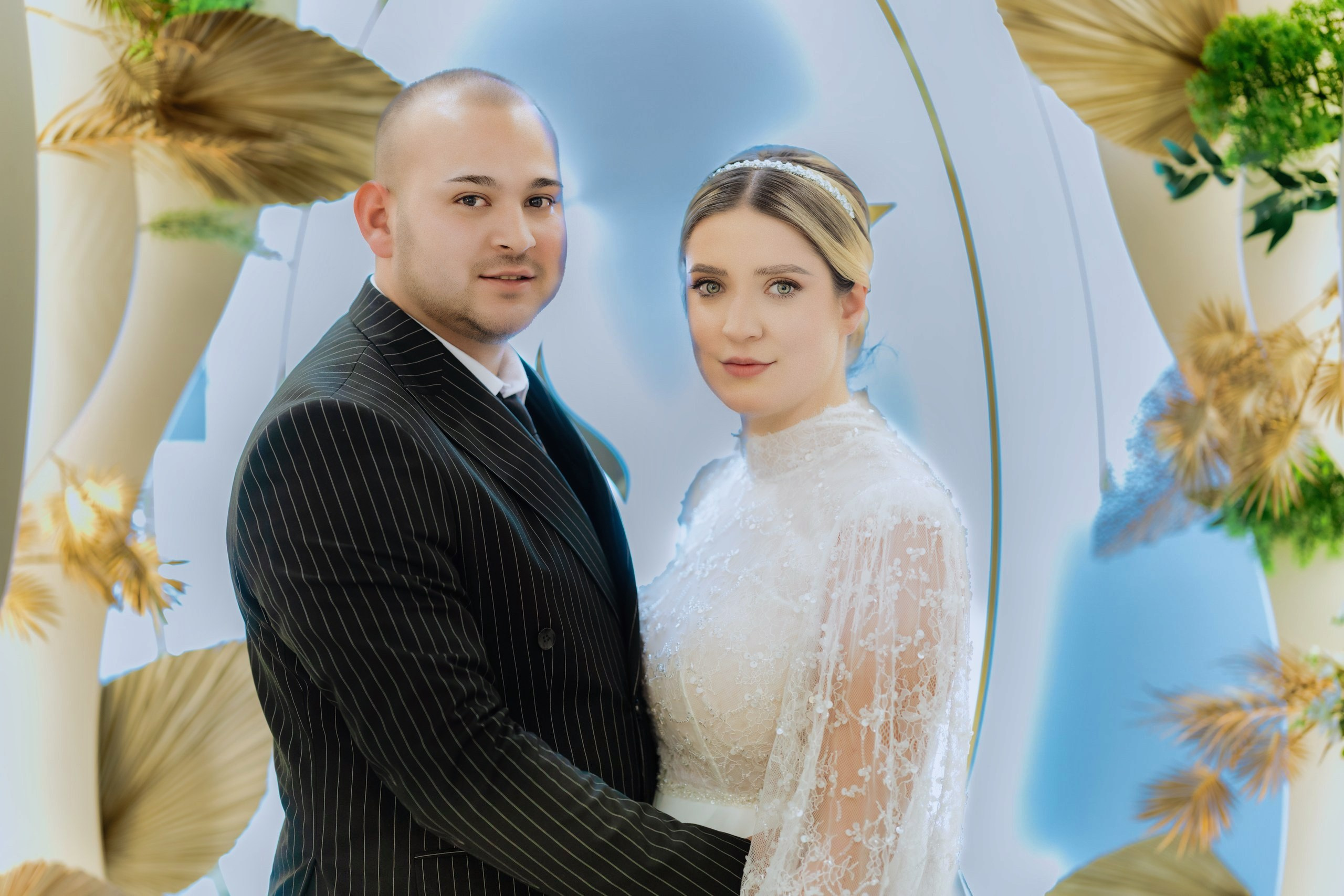 Fotograf nuntă Târgu Neamț – Samuel și Roxana, fotografie autentică realizată de AlinoFotoStudio 2. Fotograf nuntă Iași, Bacău, Suceava și Botoșani – Alin Chirilă surprinzând momente reale de nuntă 3. Fotografie de nuntă cu emoție și credință – AlinoFotoStudio, fotograf povestitor 4. Fotograf profesionist nuntă în Moldova – cadre naturale și pline de emoție 5. Alin Chirilă fotograf nuntă – poveste reală surprinsă prin fotografie 6. Fotograf nuntă cu stil documentar – momente autentice din ziua nunții Pregătiri mireasă acasă – fotografie naturală realizată de Alin Chirilă fotograf nuntă 8. Detalii din ziua nunții – fotograf nuntă Iași și Botoșani, AlinoFotoStudio 9. Emoții din dimineața nunții – fotograf profesionist Moldova 10. Cadre autentice din pregătiri – fotograf nuntă Suceava și Bacău Ceremonie religioasă nuntă – moment emoționant surprins de fotograf Alin Chirilă 12. Nuntă cu valori creștine – fotografie din biserică realizată cu discreție 13. Rugăciune și emoție în ziua nunții – fotograf nuntă Târgu Neamț 14. Legământ în fața lui Dumnezeu – fotografie de nuntă autentică 15. Fotograf nuntă biserică – momente sincere și pline de semnificație Petrecere de nuntă – cadre naturale realizate de AlinoFotoStudio 17. Bucurie și dans la nuntă – fotograf nuntă Iași și împrejurimi 18. Momente autentice de la restaurant – fotograf nuntă Bacău Suceava 19. Atmosferă de nuntă surprinsă discret – Alin Chirilă fotograf -AlinoFotoStudio – fotograf nuntă cu abordare naturală și emoțională 21. Alin Chirilă fotograf – povestitor prin fotografie de nuntă 22. Fotograf nuntă în Moldova – stil documentar și autentic 23. Fotografie de nuntă sinceră și elegantă – AlinoFotoStudio- Fotograf nuntă Iași Bacău Suceava Botoșani – Alin Chirilă AlinoFotoStudio 26. Fotograf nuntă Târgu Neamț și Moldova – fotografie profesională de eveniment 27. Fotograf nuntă cu valori creștine și stil documentar – AlinoFotoStudio - Alin Chirilă – AlinoFotoStudio Fotograf nuntă Iași • Bacău • Suceava • Botoșani - Samuel & Roxana, Târgu Neamț -Momente reale, trăite sincer și păstrate pentru totdeauna.