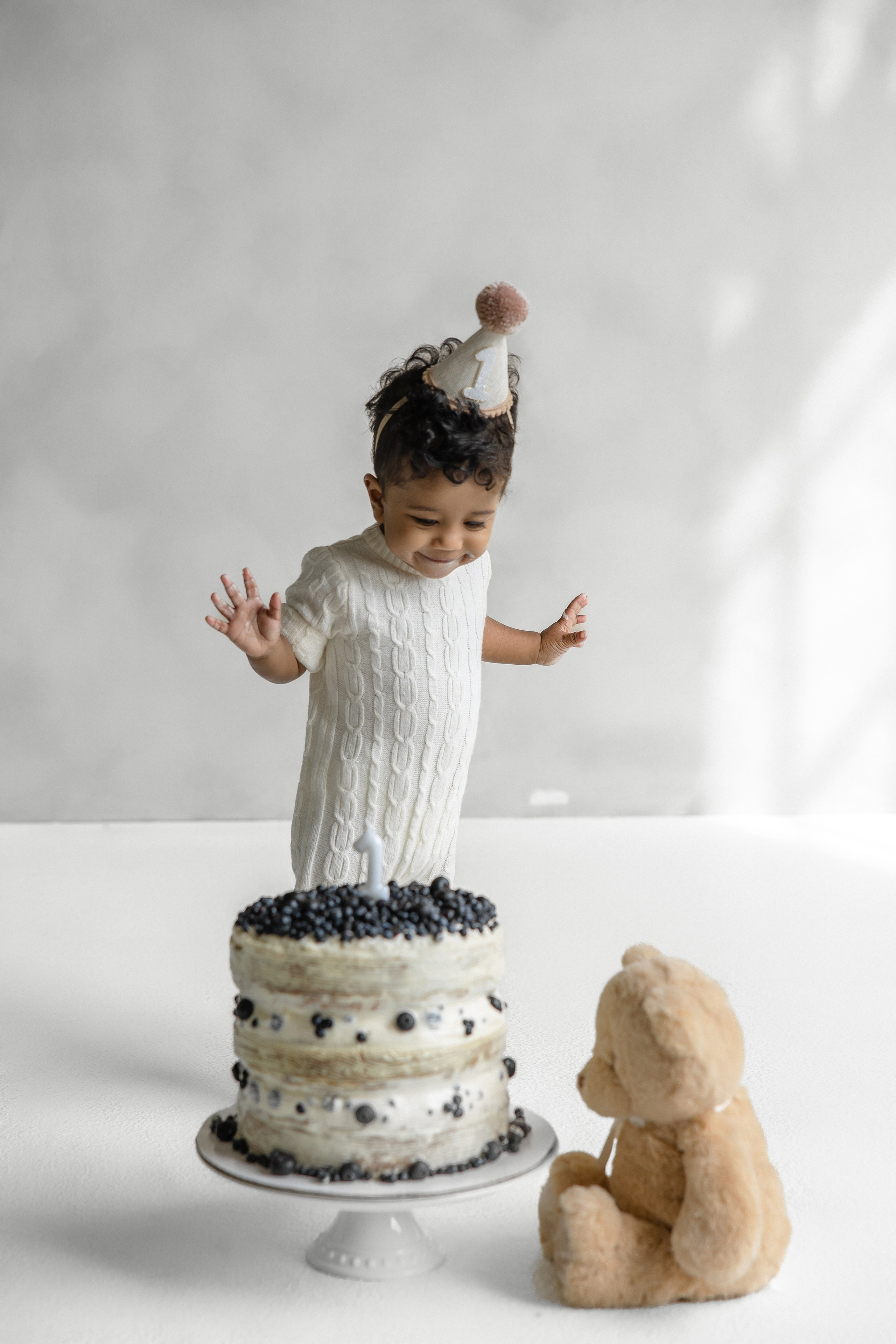 Baby Cake Smash Photographer in Toronto. Iana Banana | Toronto Maternity, Newborn & Family Photographer