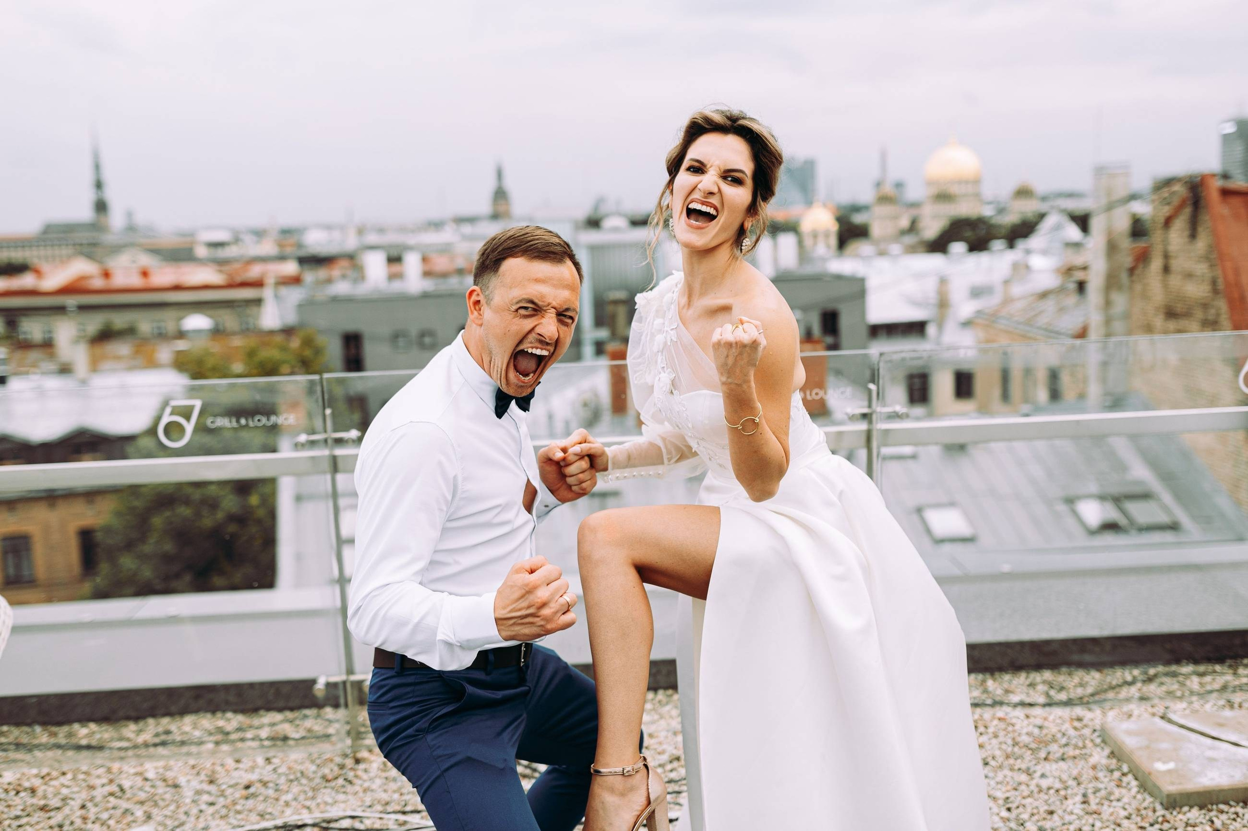 Dzīvā kāzu fotogrāfija - klasiska, huligāniska, dažāda