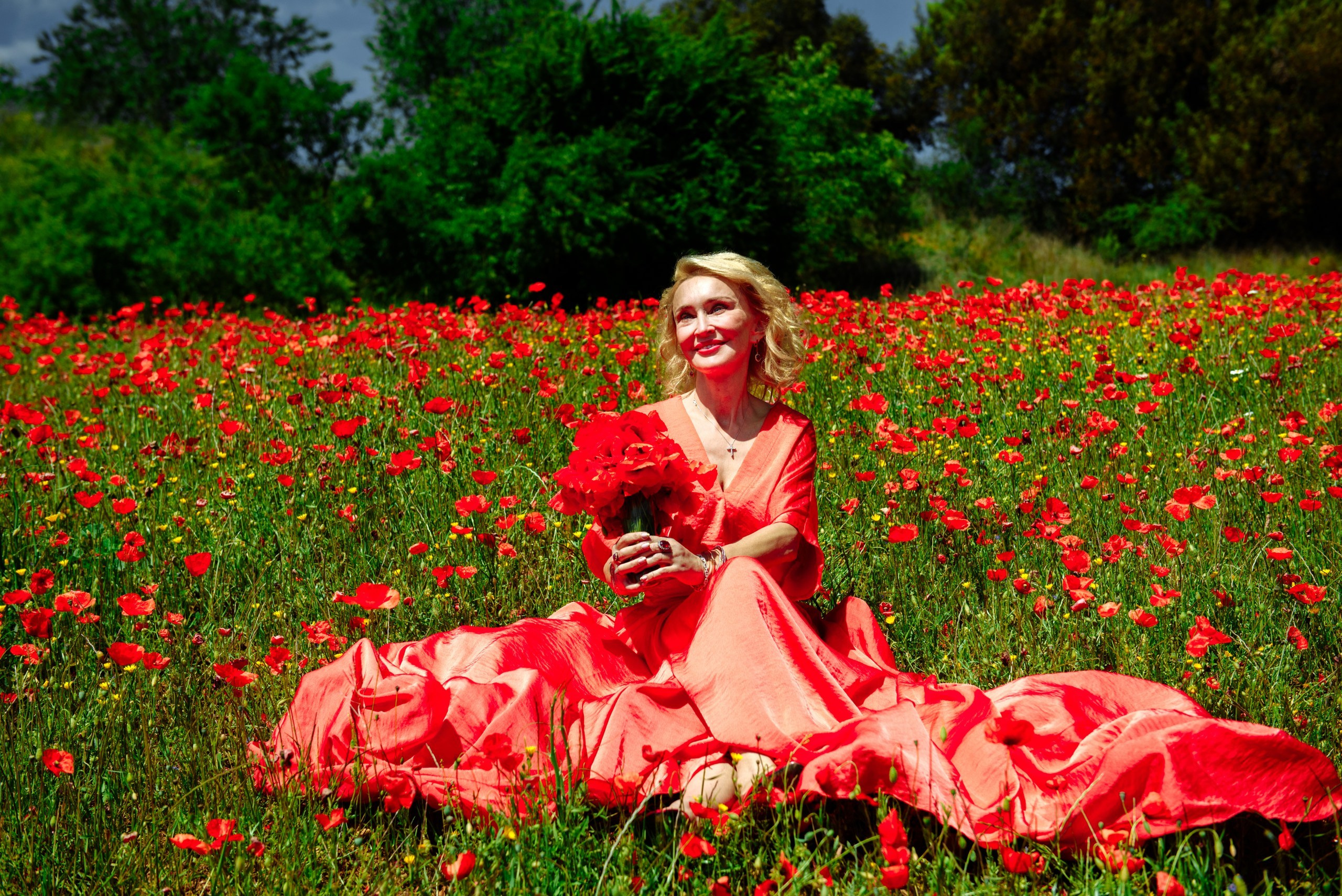 Olga Campos flores rojos. Фотограф Екатерина Гасанова — фотосессии в Барселоне