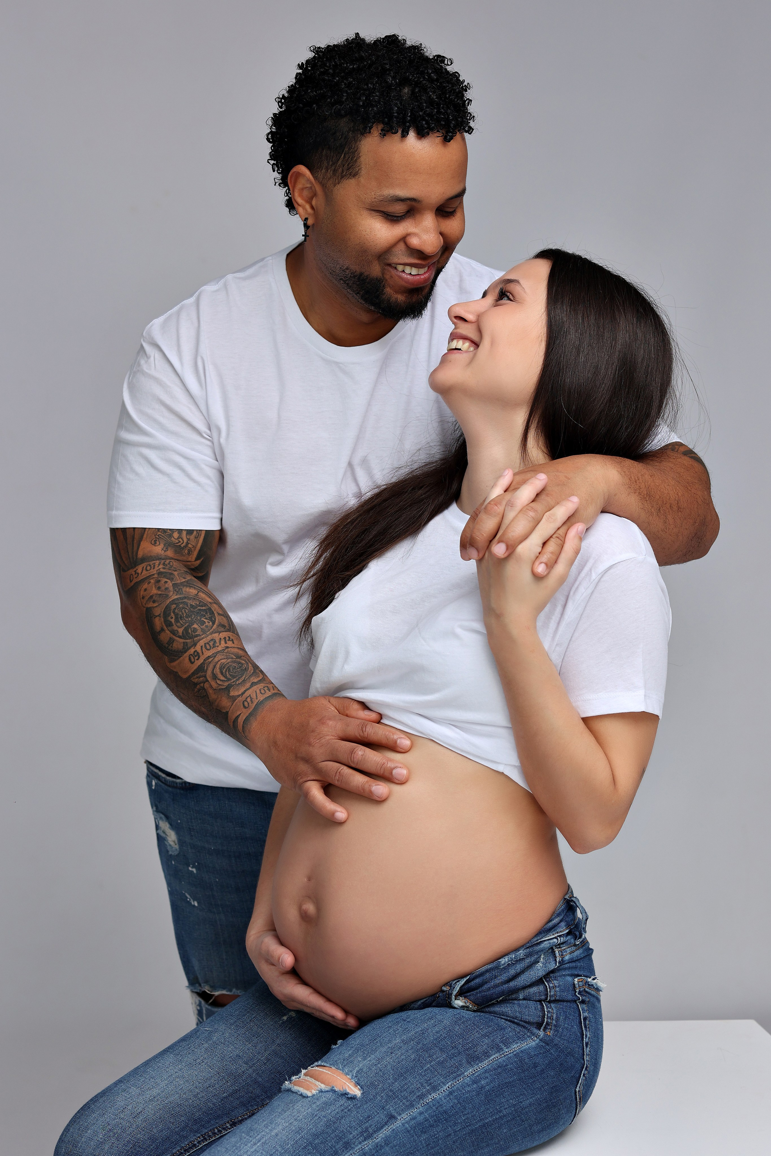 Nueva Sesión Embarazo En Estudio. Fotografía de Eventos, Embarazo y Familiar en Pirineos