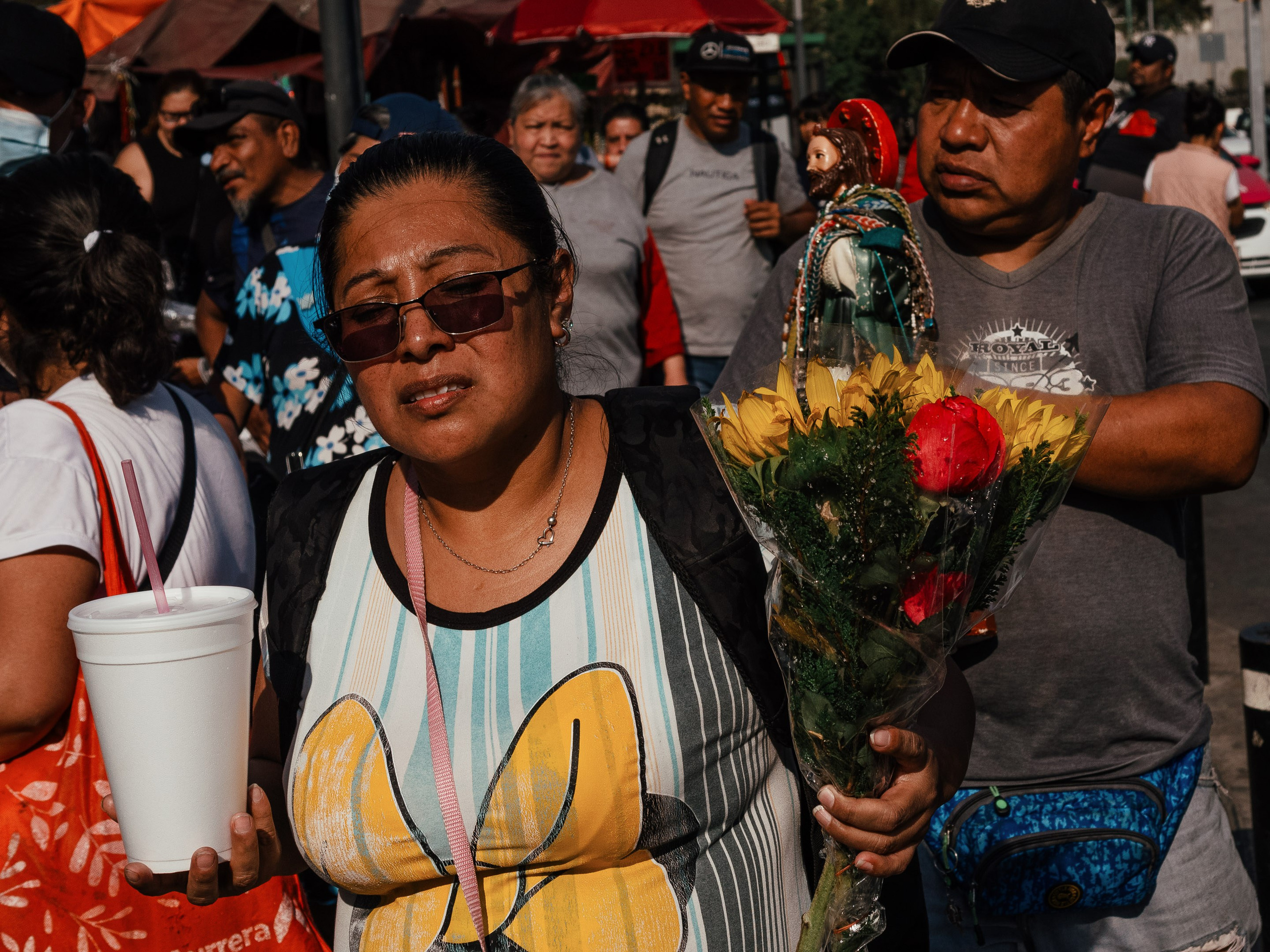 Celebration of St. Jude Thaddeus in the Church of St. Hippolytus and St. Cassian, Hidalgo, CDMX, Mexico. Federico Borobio, street and documentary photography.
