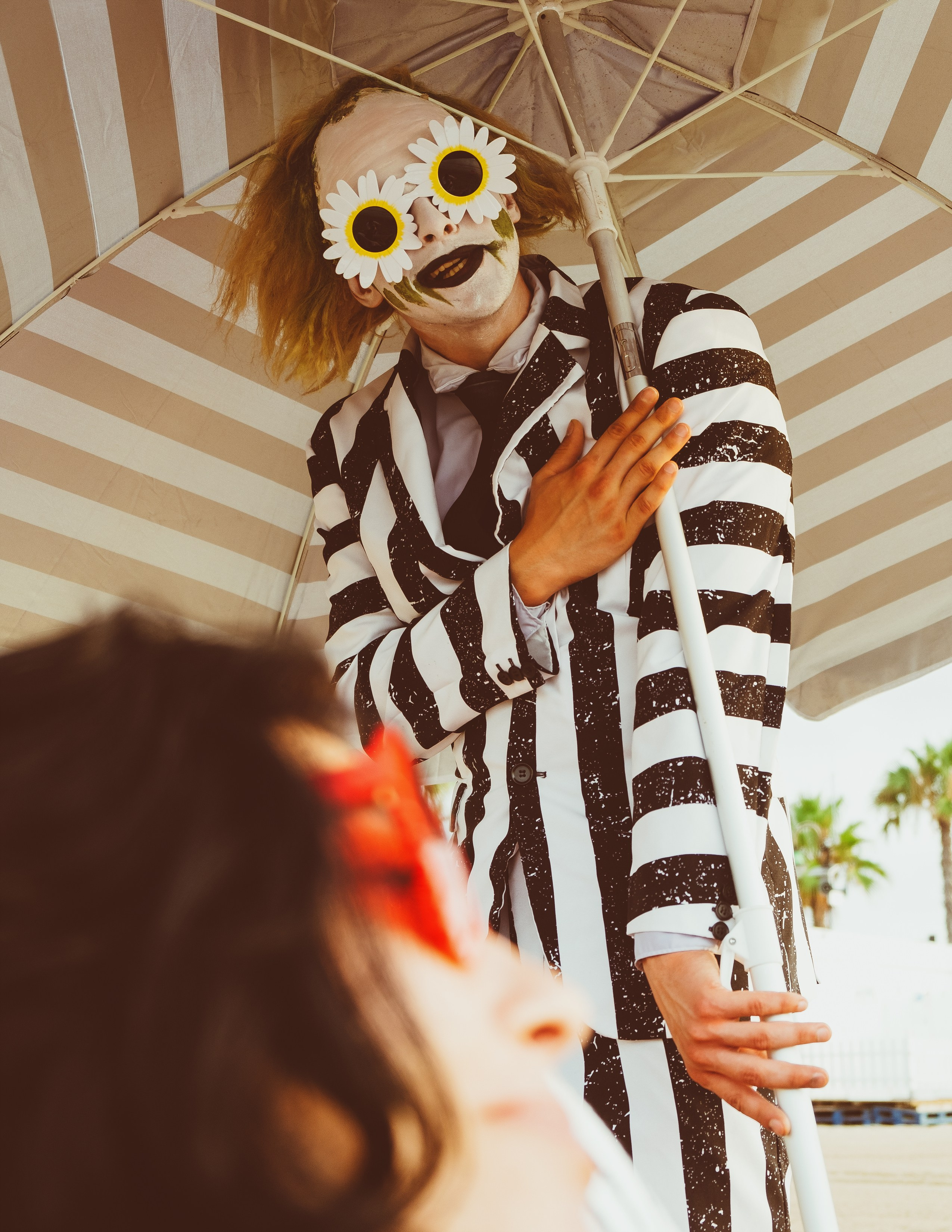 Beetlejuice на море: Экспериментальная фотосессия с цирковыми артистами — Фотограф Андрей Луковников