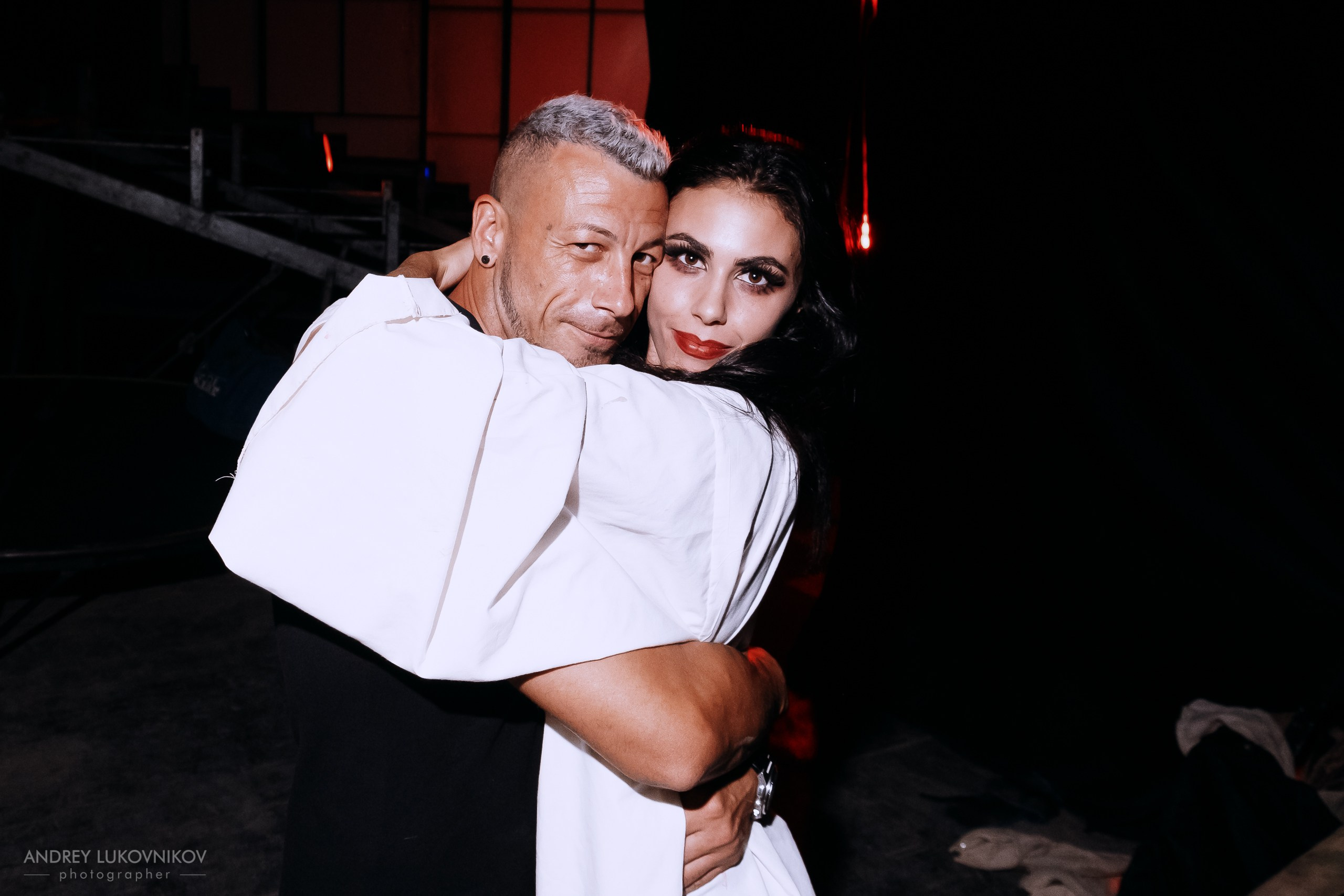 Sesión de fotos entre bastidores en El Circo Encantado: la vida de los artistas tras bambalinas