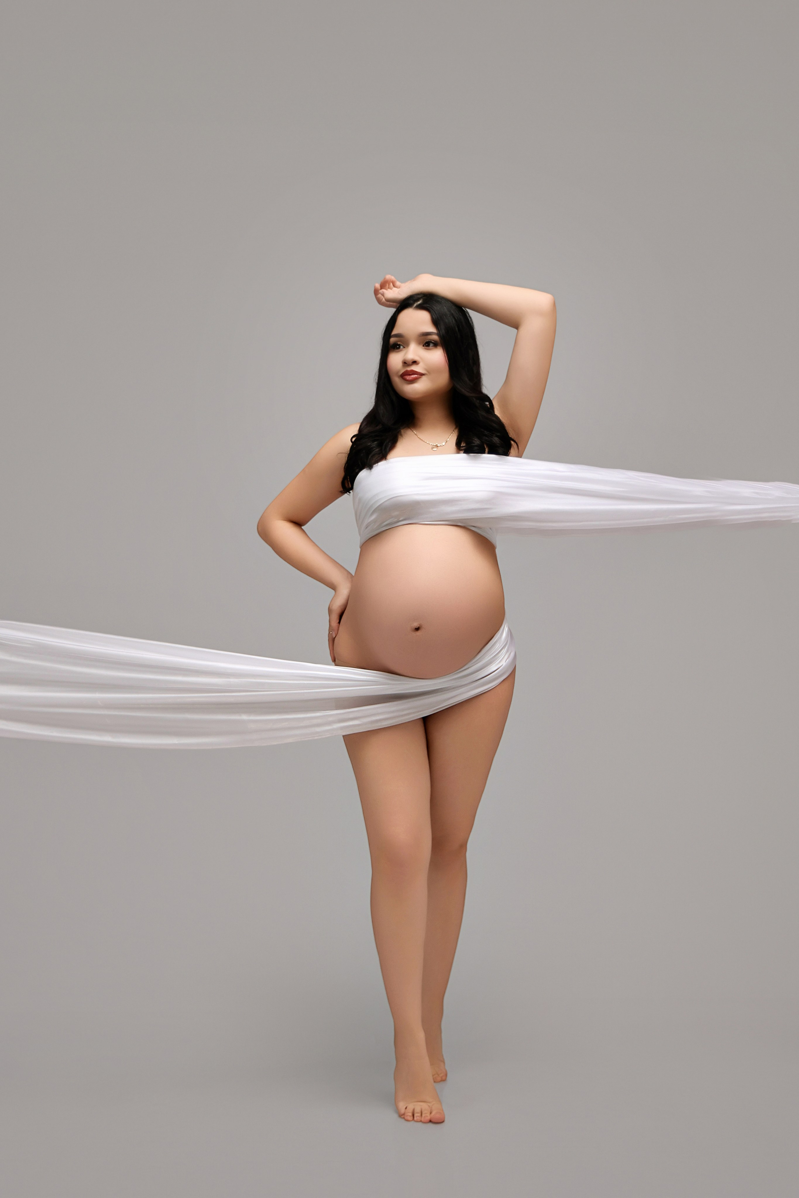 Nueva Sesión Embarazo En Estudio. Fotografía de Eventos, Embarazo y Familiar en Pirineos