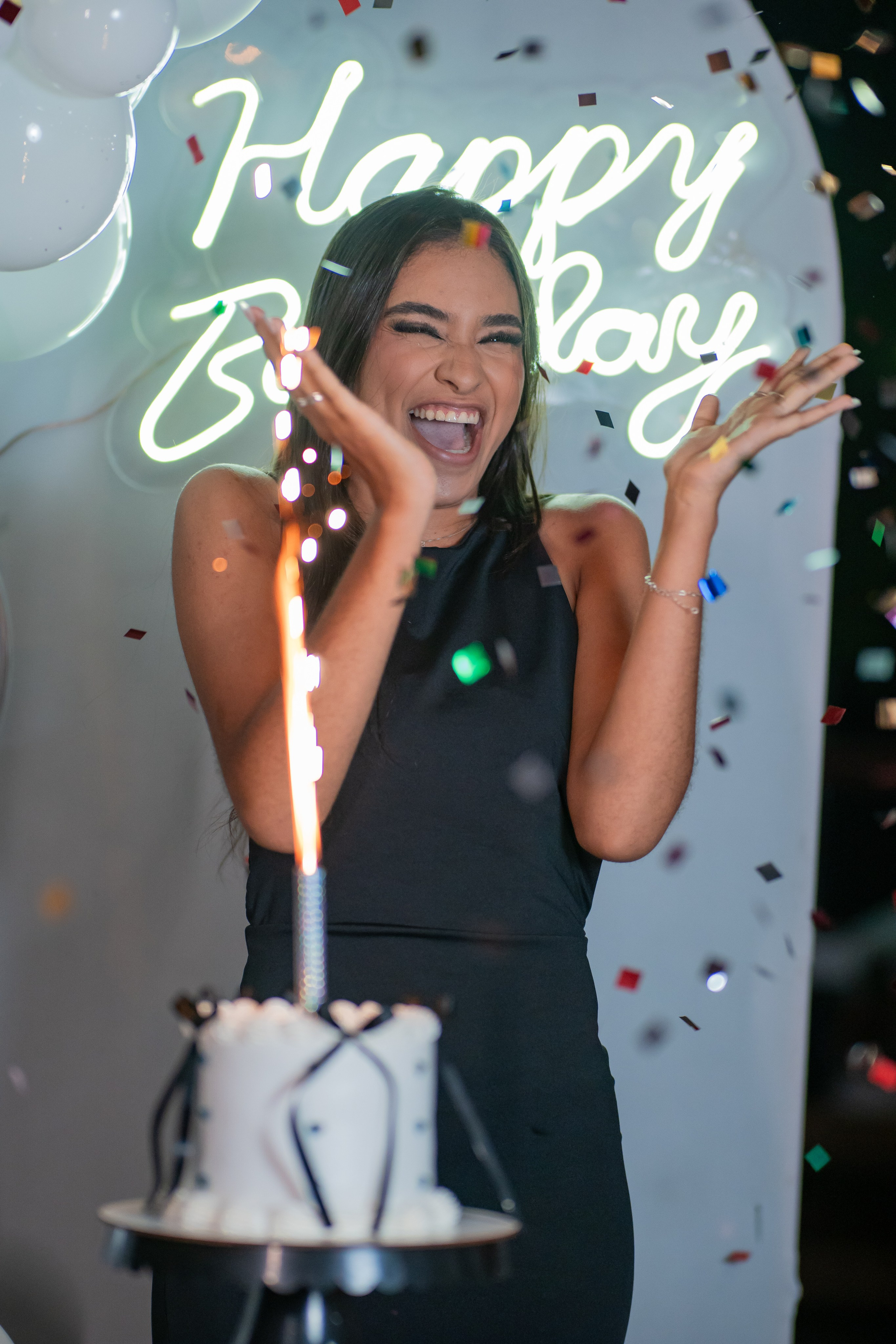 Aniversário de 18 anos. Skywow Studios — Fotos e Vídeos
