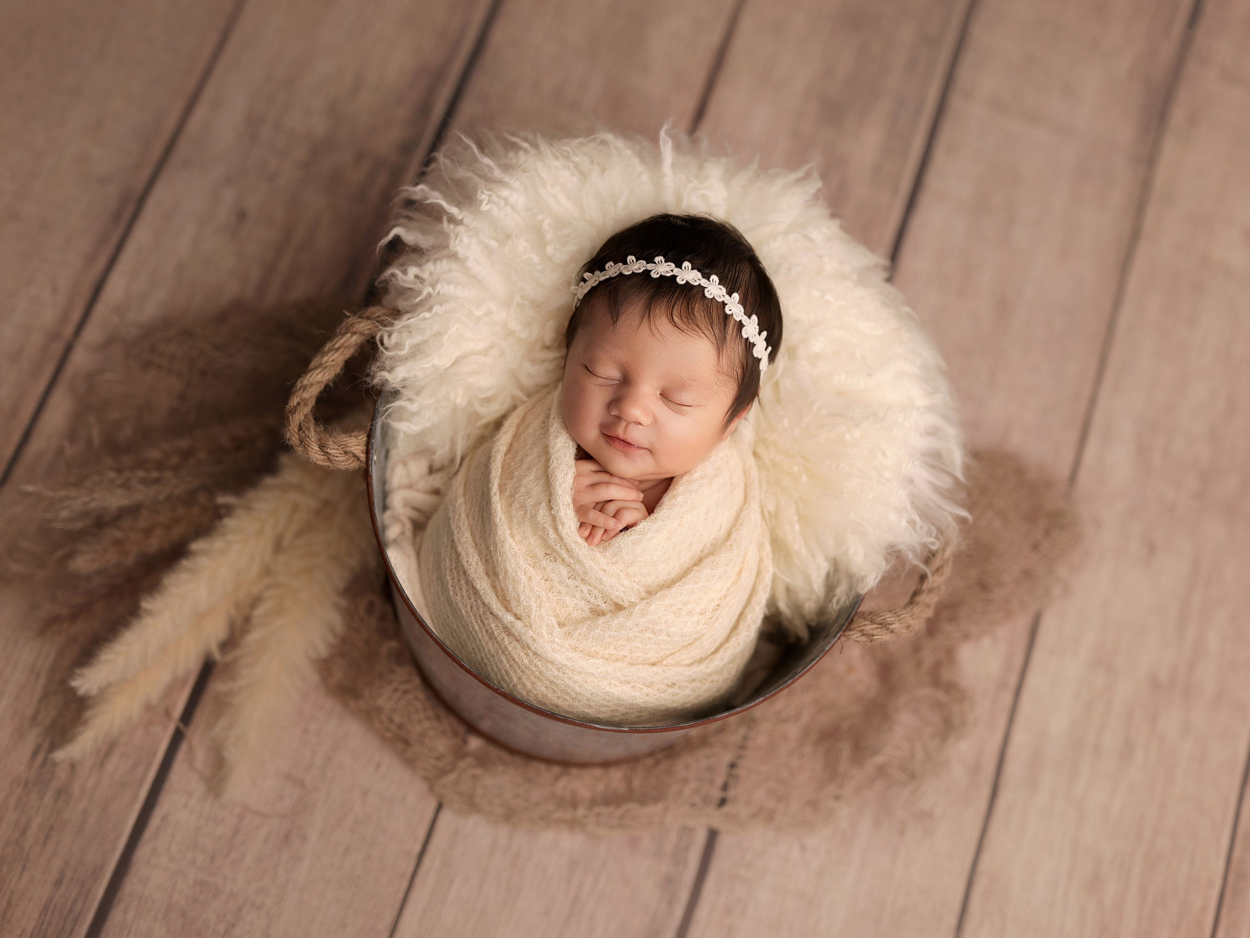 Newborn (Price). Familien- Fotografin in Marienhafe, Aurich, Emden, Norden, Leer