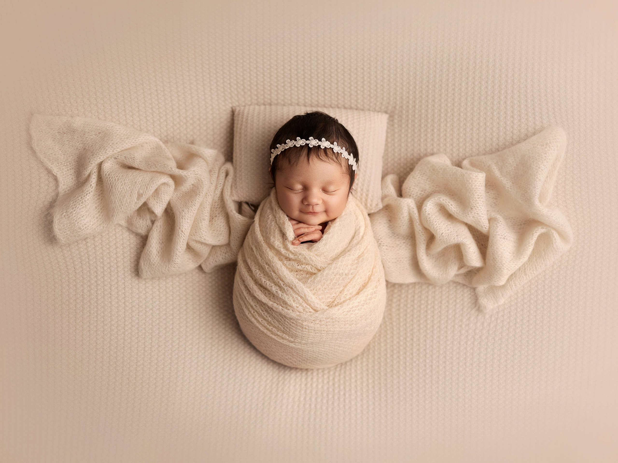 Newborn (Price). Familien- Fotografin in Marienhafe, Aurich, Emden, Norden, Leer