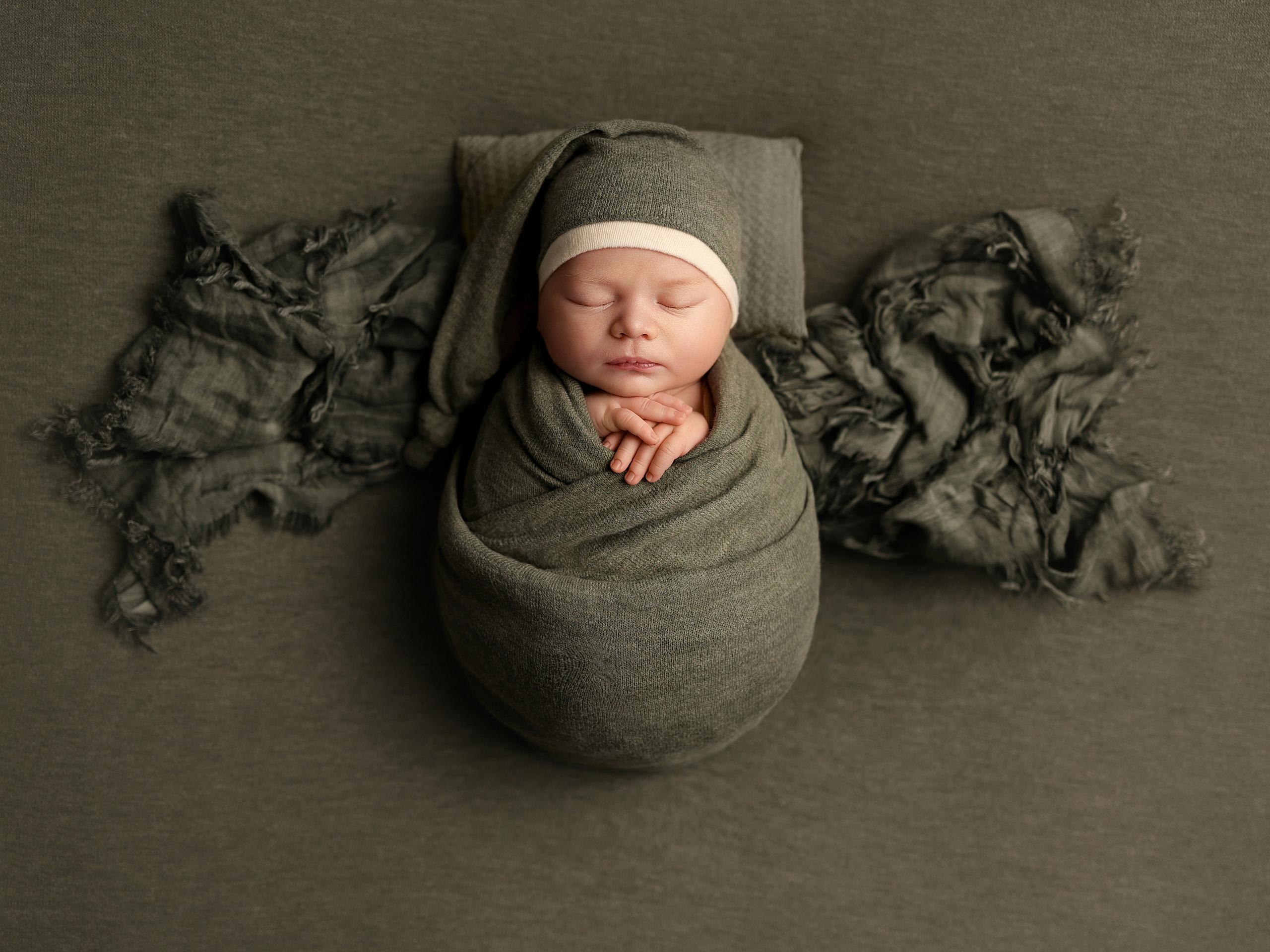 Newborn (Price). Familien- Fotografin in Marienhafe, Aurich, Emden, Norden, Leer