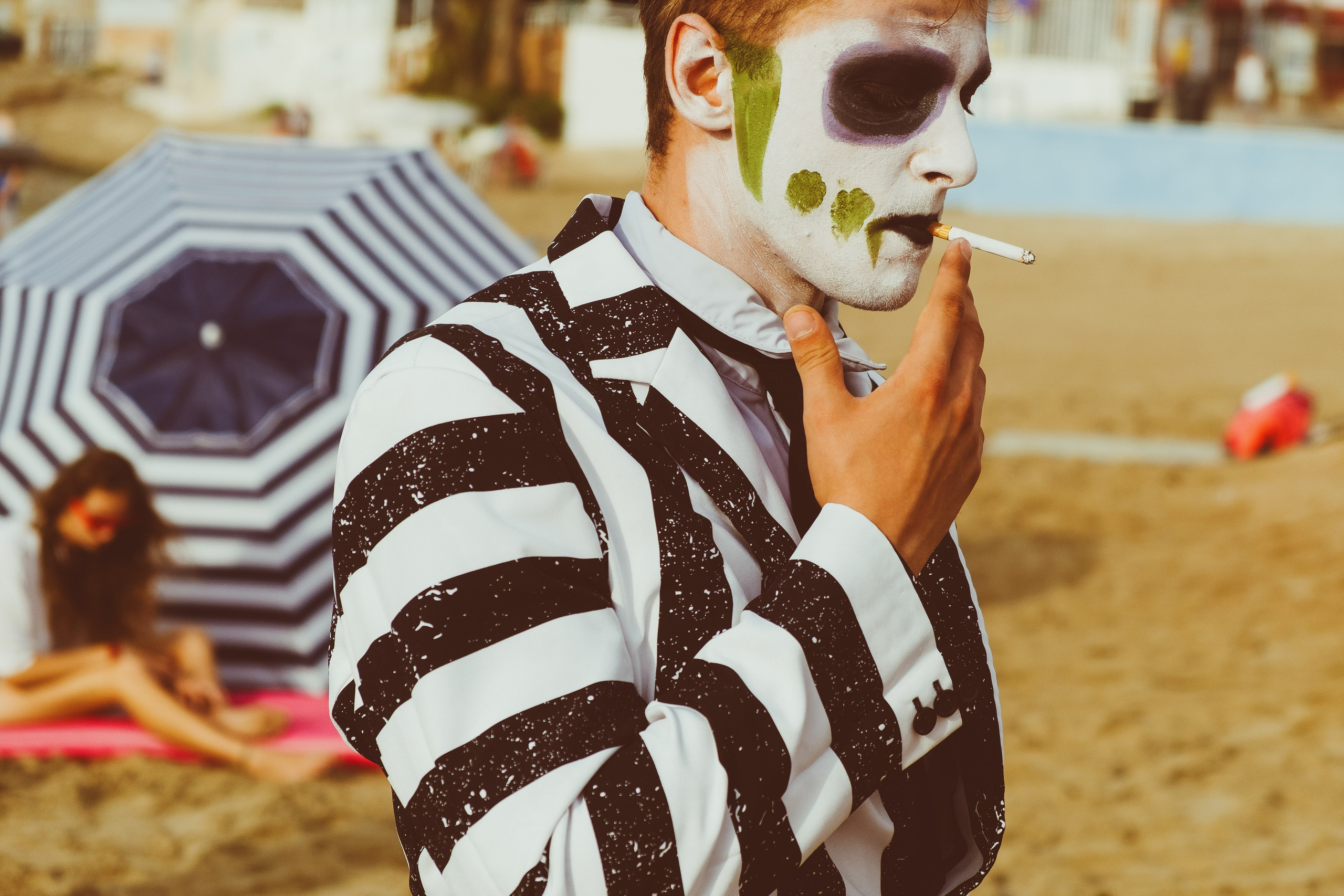 Beetlejuice на море: Экспериментальная фотосессия с цирковыми артистами — Фотограф Андрей Луковников