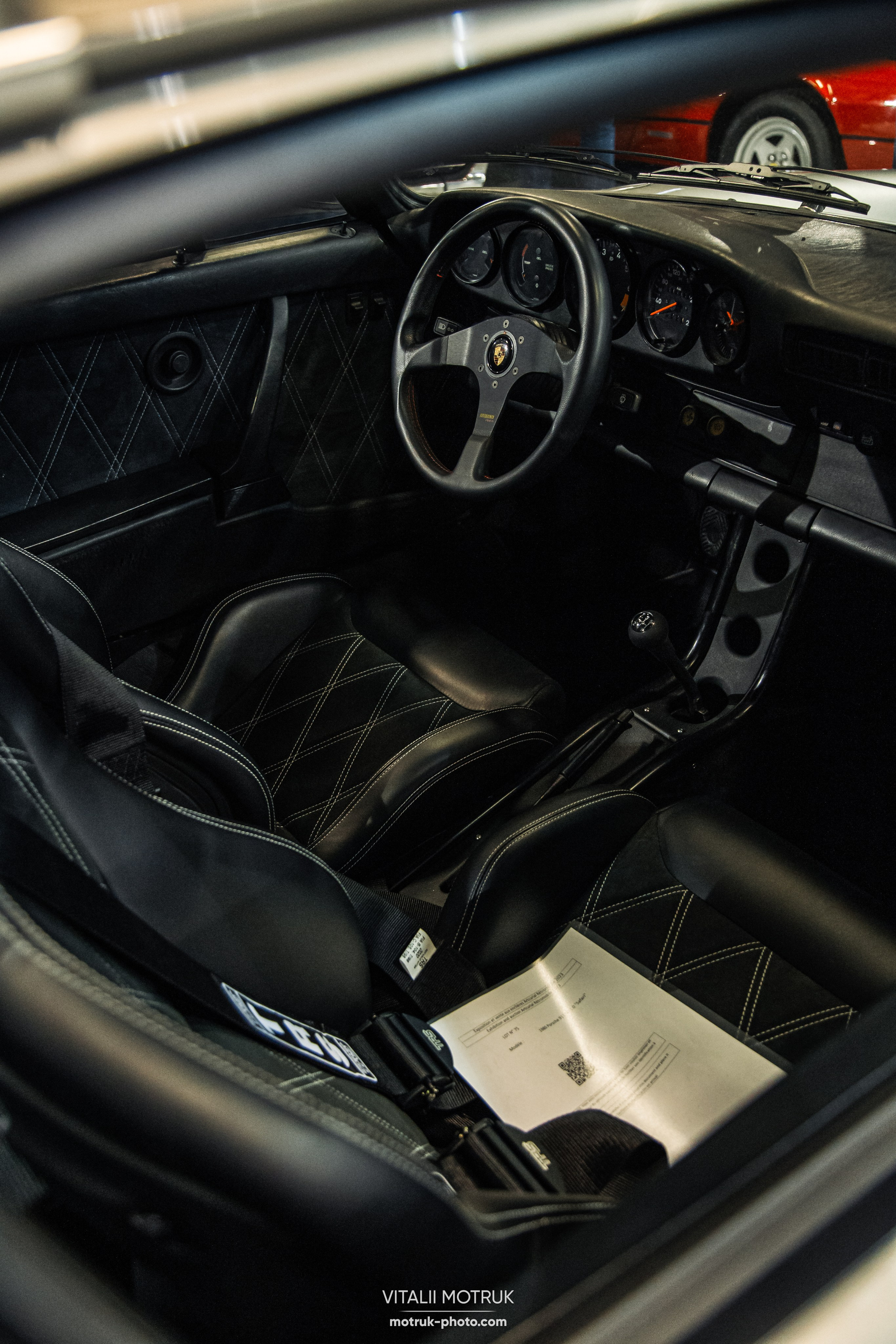 Retromobile 2023. Photographe de voitures à Paris — Vitalii Motruk