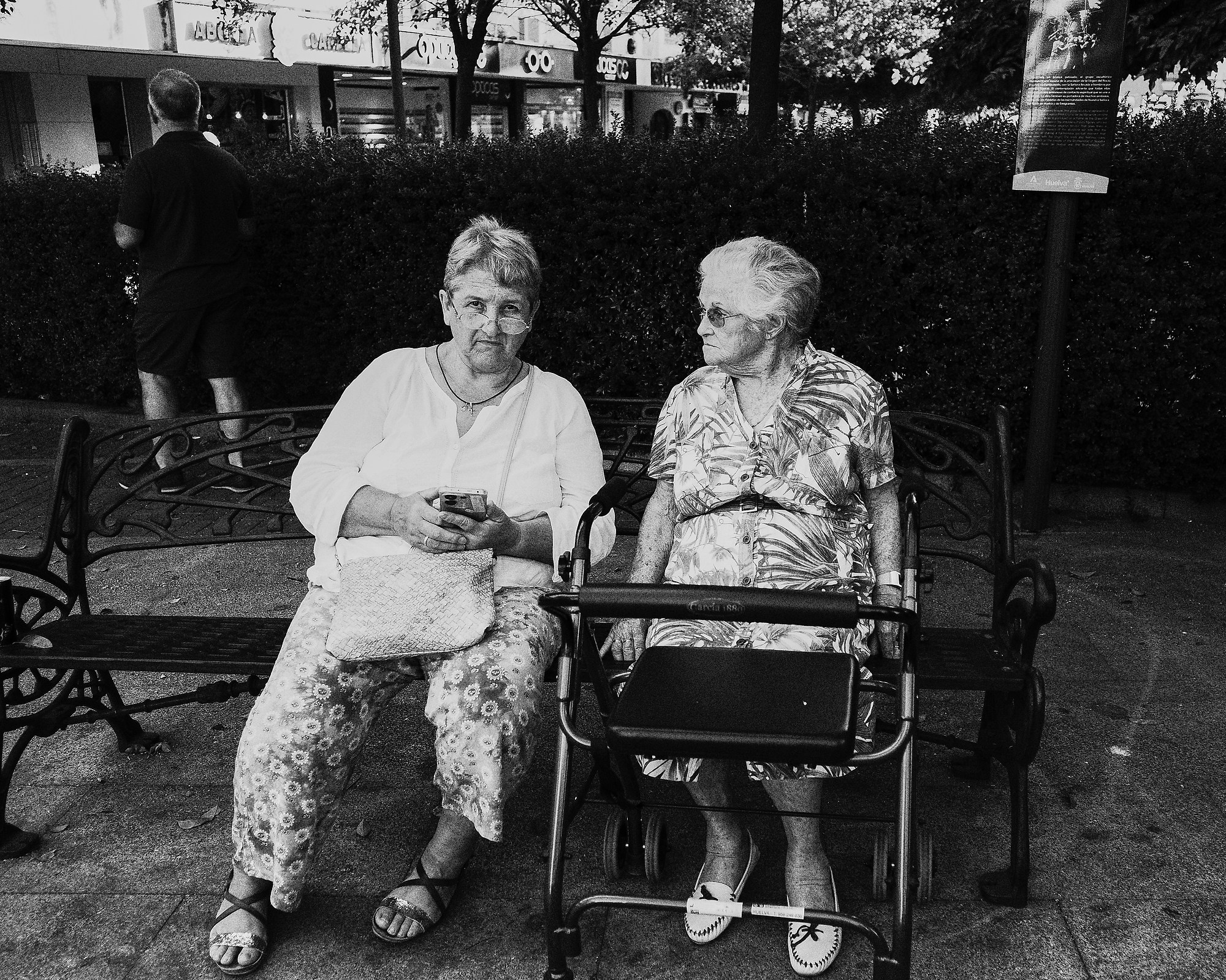 Cuando la calle te pone a prueba: Fotografía Documental en el Corpus de Huelva con Ricoh GR IV. Fotógrafo profesional en Sevilla Francisco Guerrero