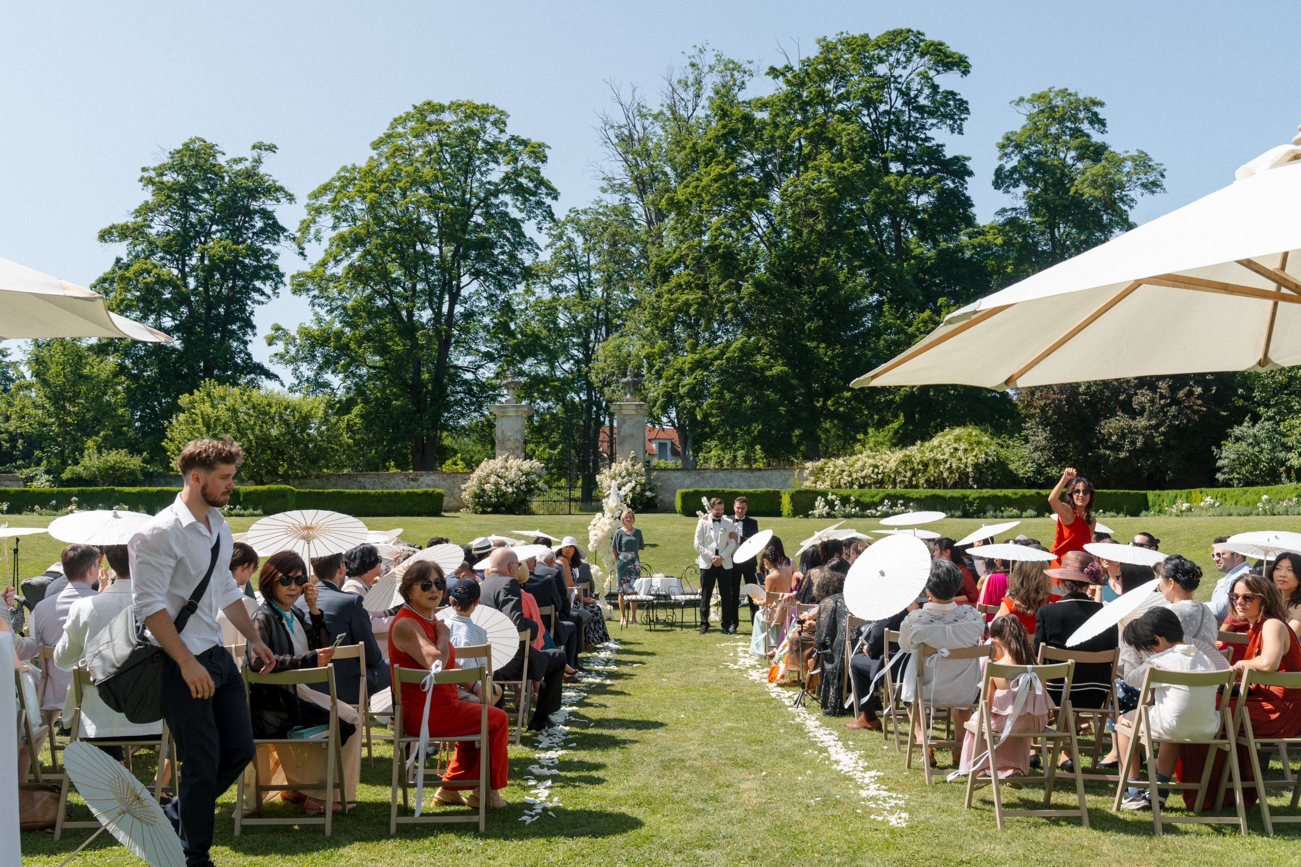 Susan & George · Wedding at Schloss Walpersdorf. Raw Studio: Capturing Elegant weddings accross Europe