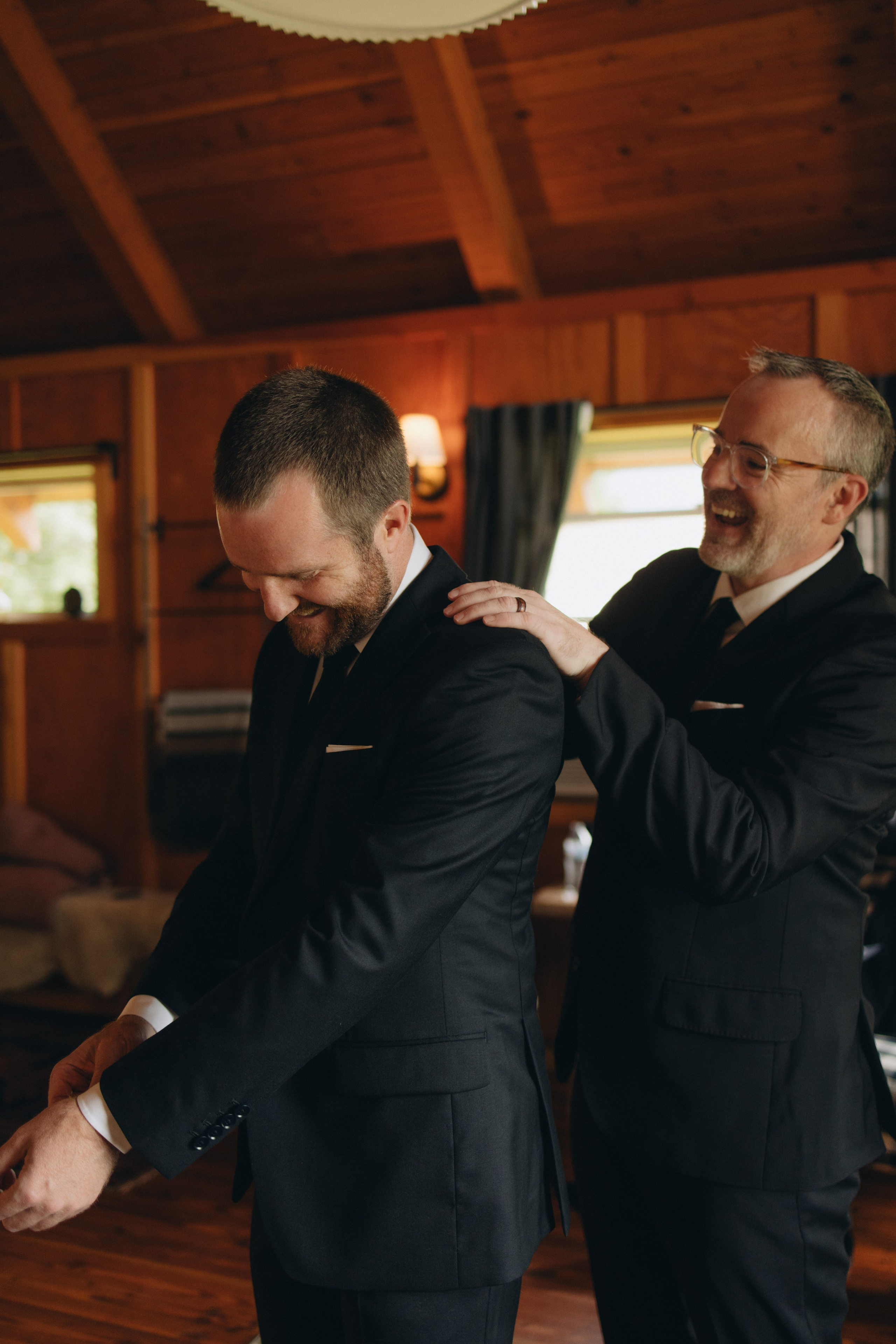 Wedding Shelby & Riley | Columbia River Gorge, WA | Georgy Shishkin Photography Photography. Portland Wedding Photographer | Authentic PNW Love Stories