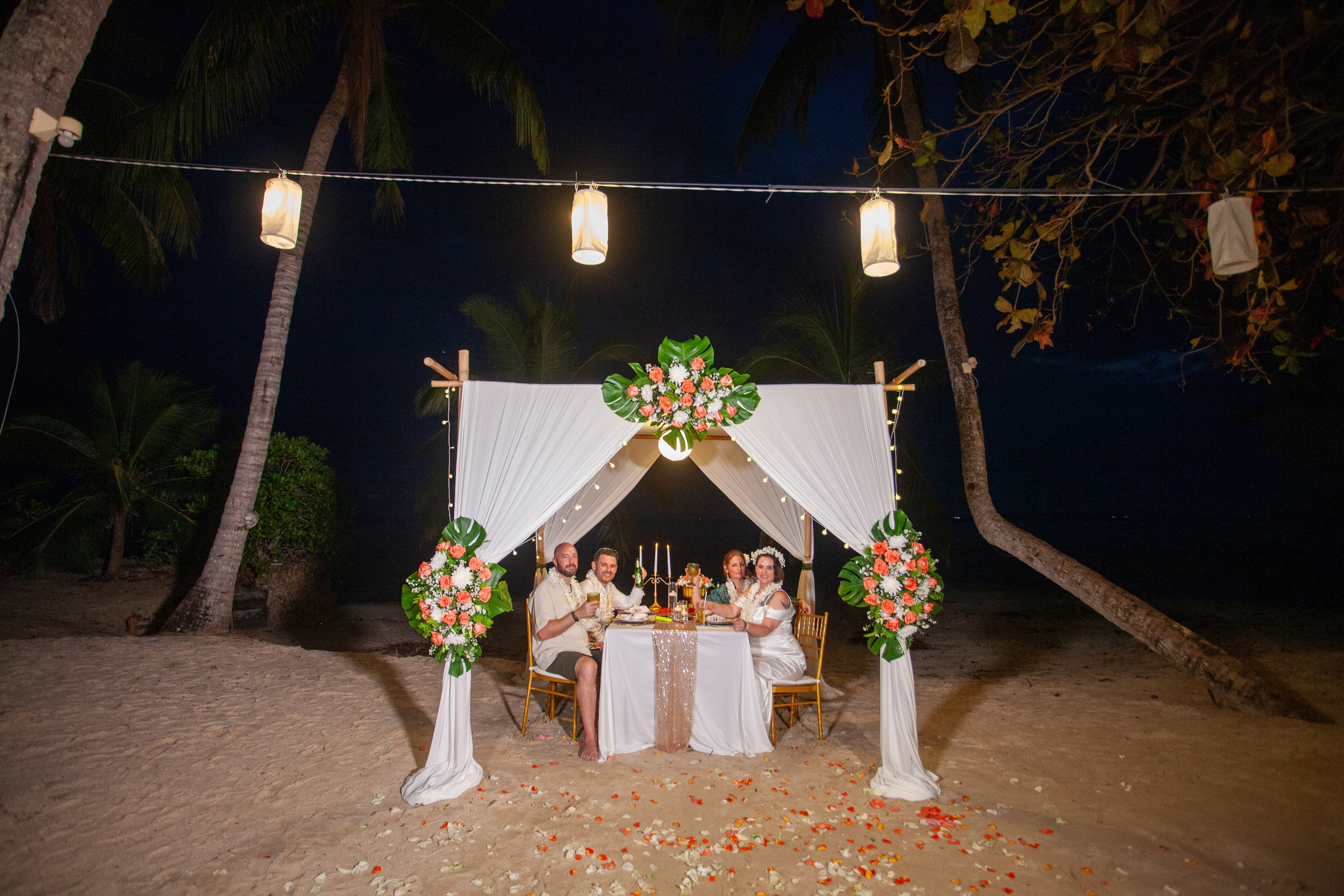 Dinner after ceremony. Буддийская свадебная церемония на Самуи, Таиланд
