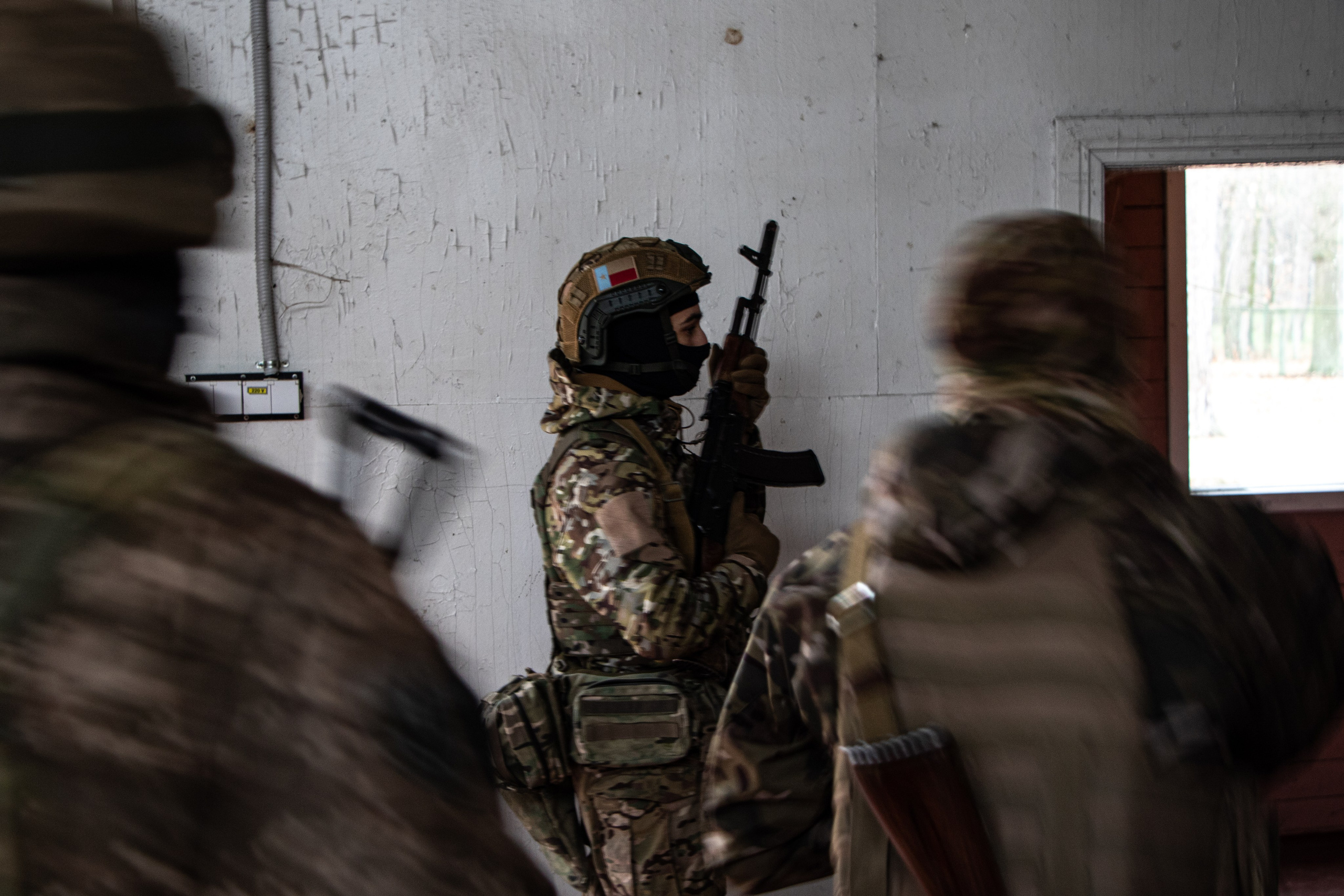 Des soldats ukrainiens en exercice dans une base dans les environs de Kyiv.