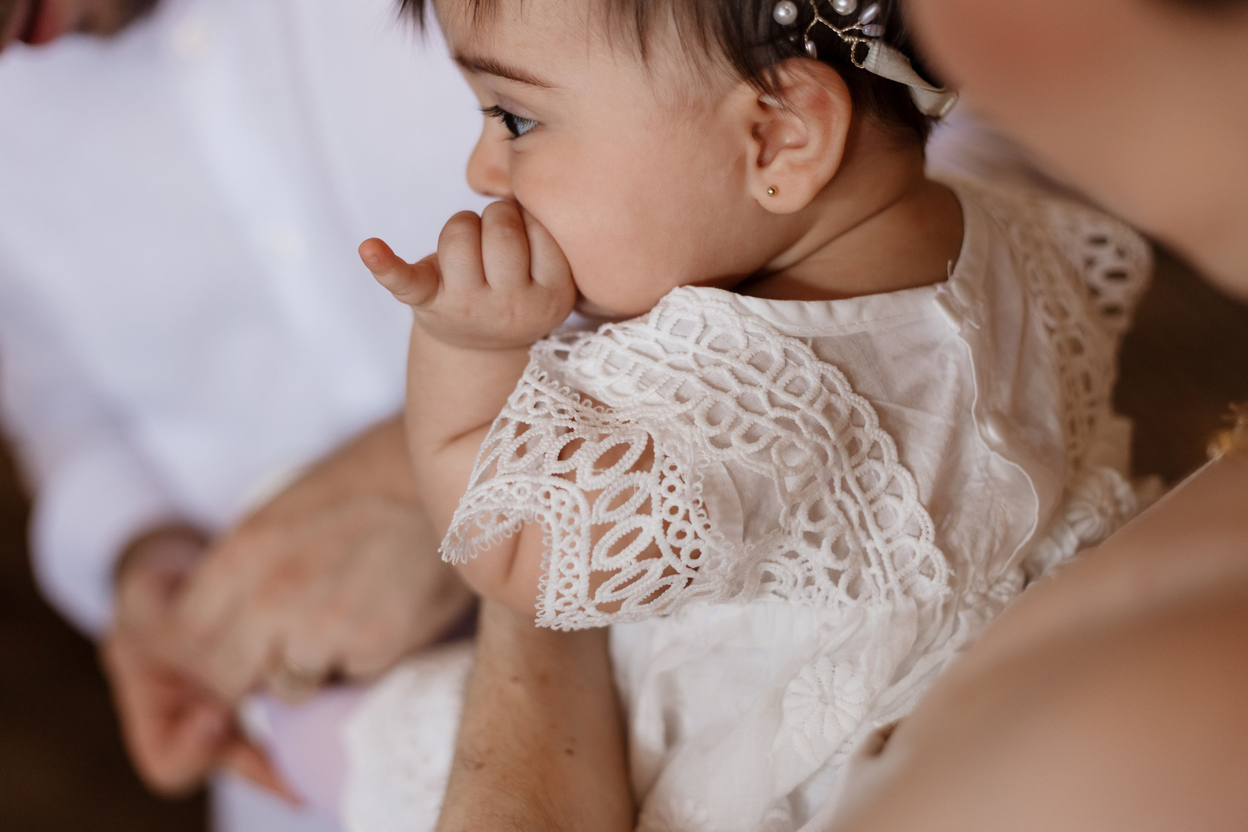 Detalhes da roupinha de batizado de menina