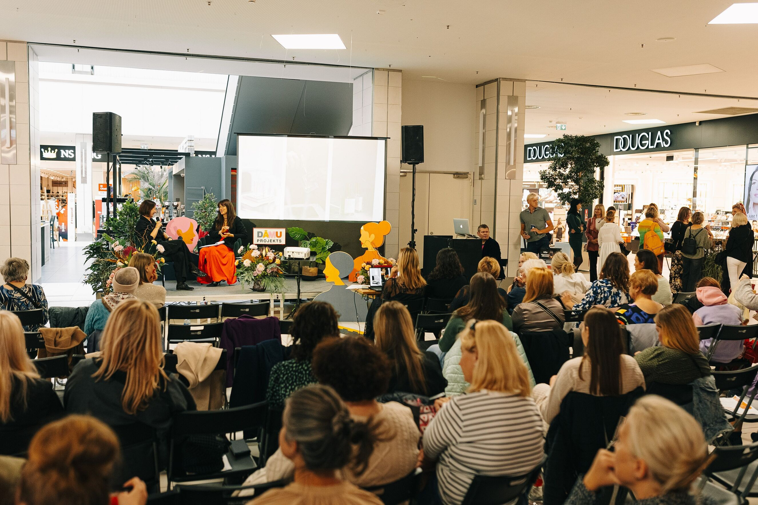 Dāmu Projekts iedvesmas diena sievietēm