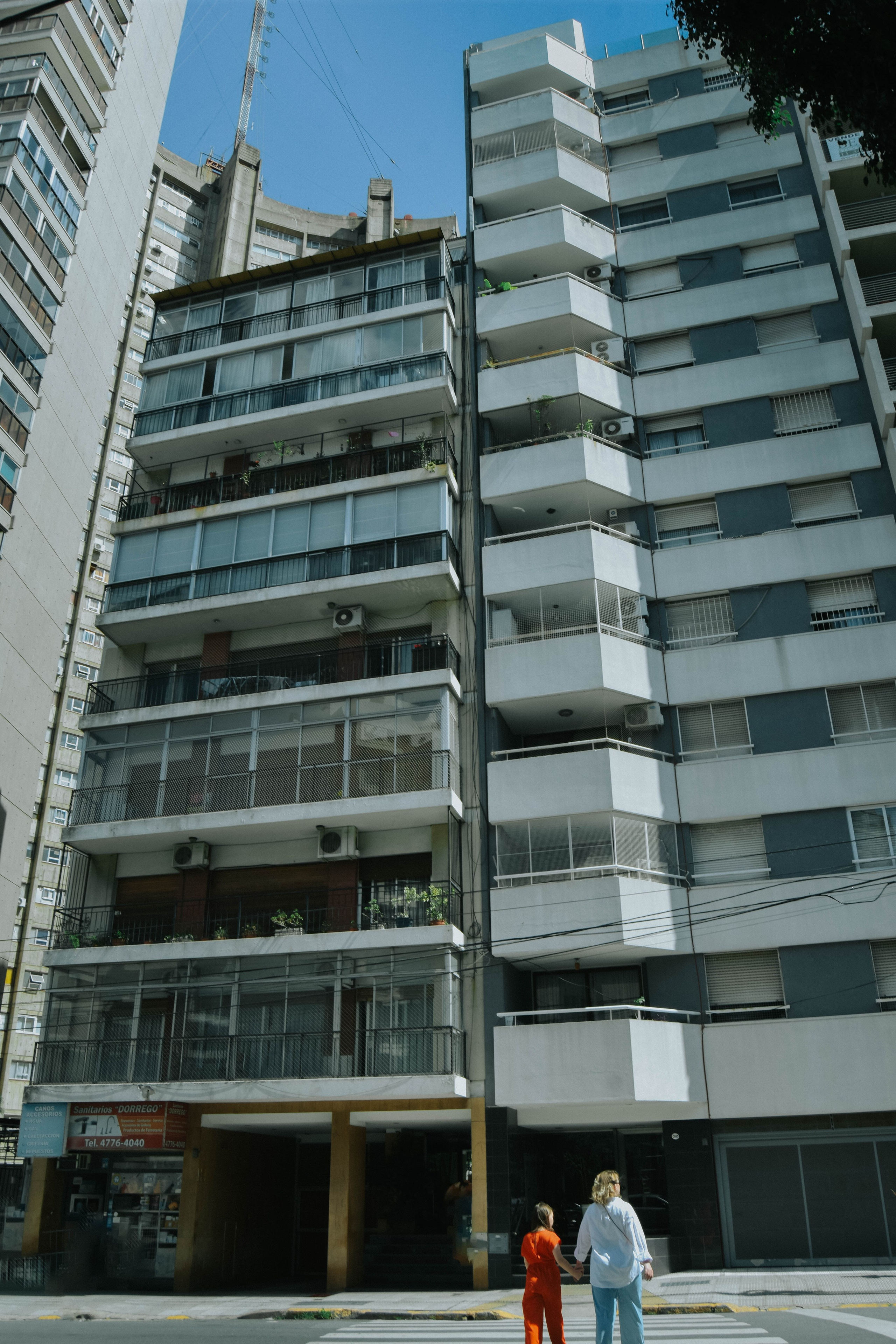 Dasha and Mira. Photographer @elmirkami in the city of Buenos Aires