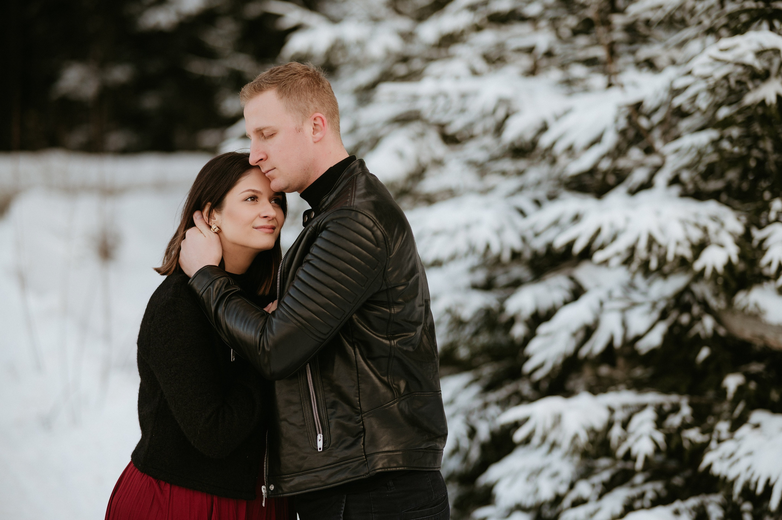 Ședință Foto de Familie la Munte – Fotografii de Iarnă în Lupcina. Valentin Melen - fotograf de nunta 🤍