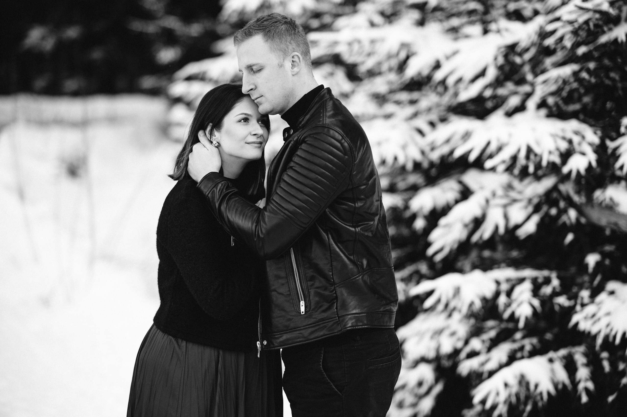 Ședință Foto de Familie la Munte – Fotografii de Iarnă în Lupcina. Valentin Melen - fotograf de nunta 🤍