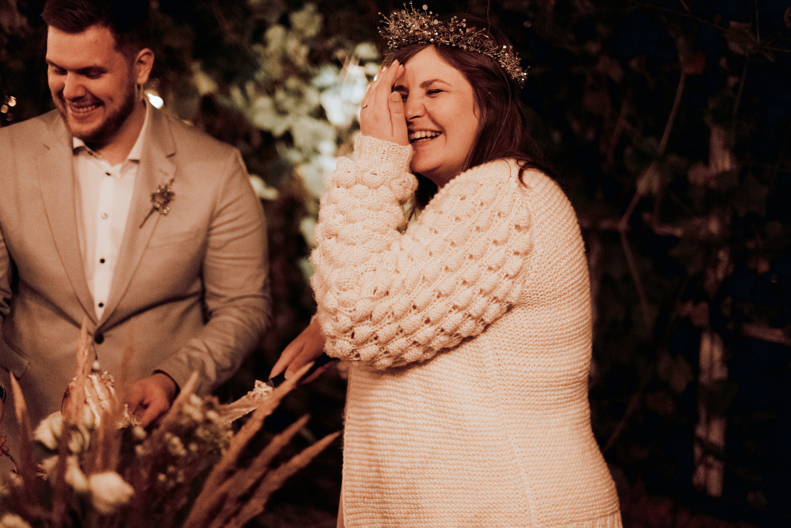 Kāzu foto stāsts Valmierā - Viesu nams Siltumnīca | Madara un Gvido. Kāzu × Ģimenes notikumu fotografs Edgars Kalniņš