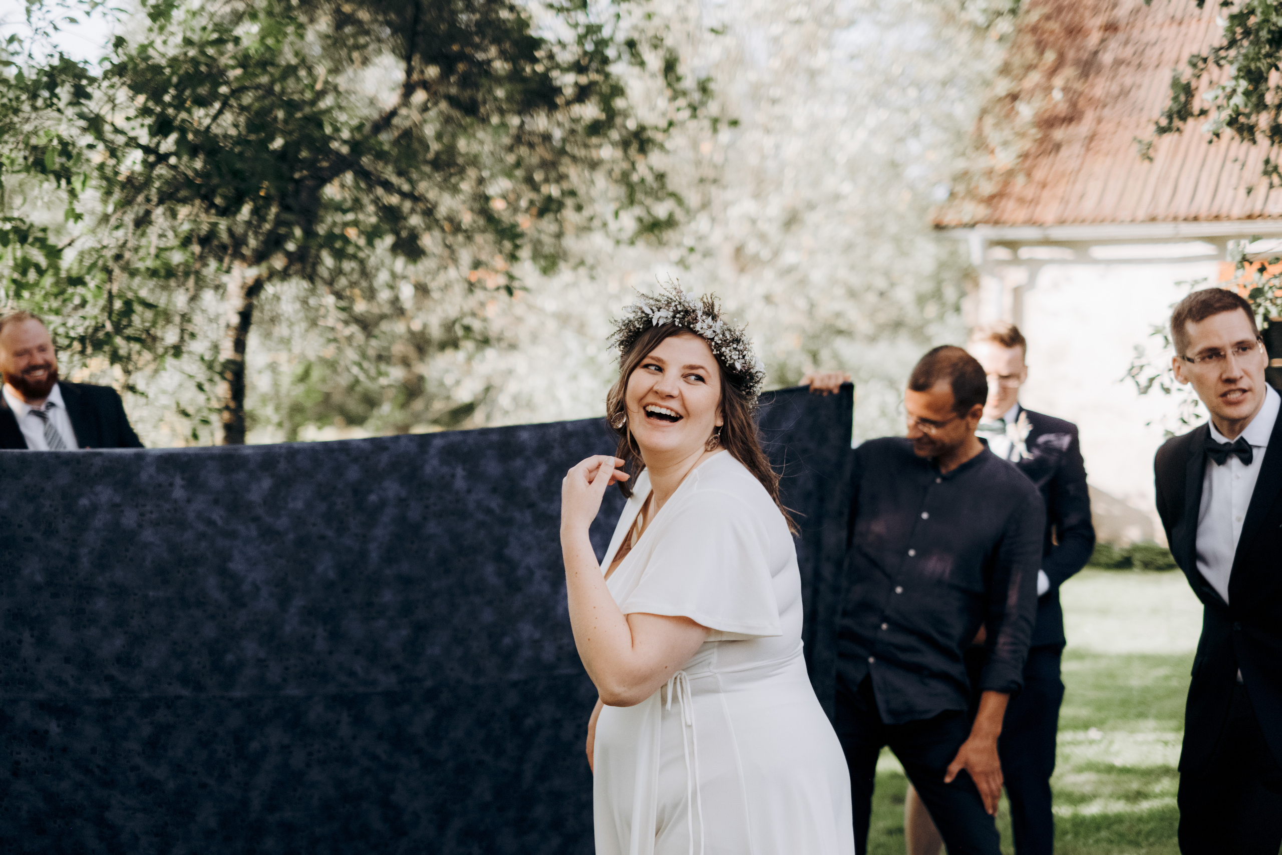 Kāzu foto stāsts Valmierā - Viesu nams Siltumnīca | Madara un Gvido. Kāzu × Ģimenes notikumu fotografs Edgars Kalniņš