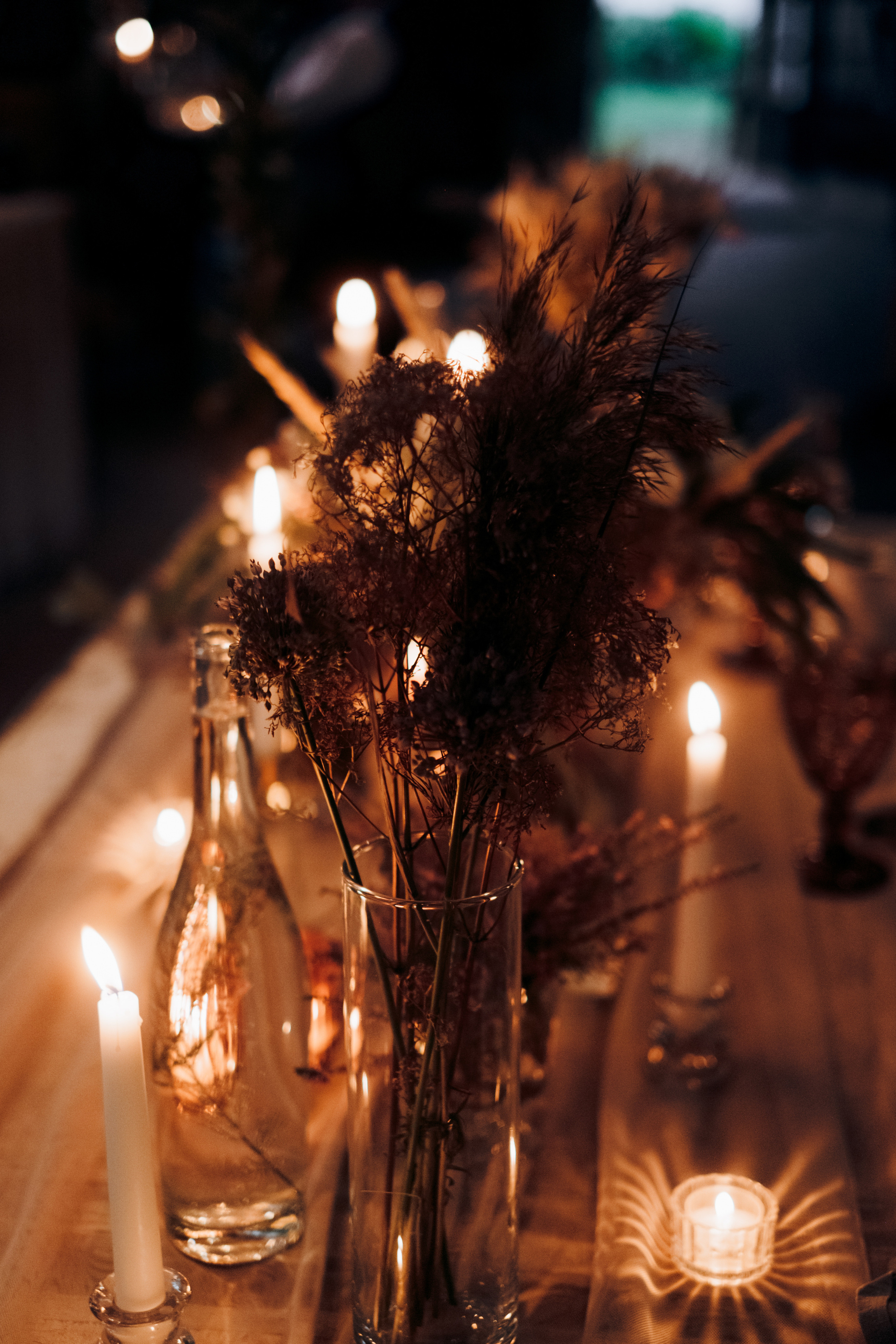 Kāzu foto stāsts Valmierā - Viesu nams Siltumnīca | Madara un Gvido. Kāzu × Ģimenes notikumu fotografs Edgars Kalniņš