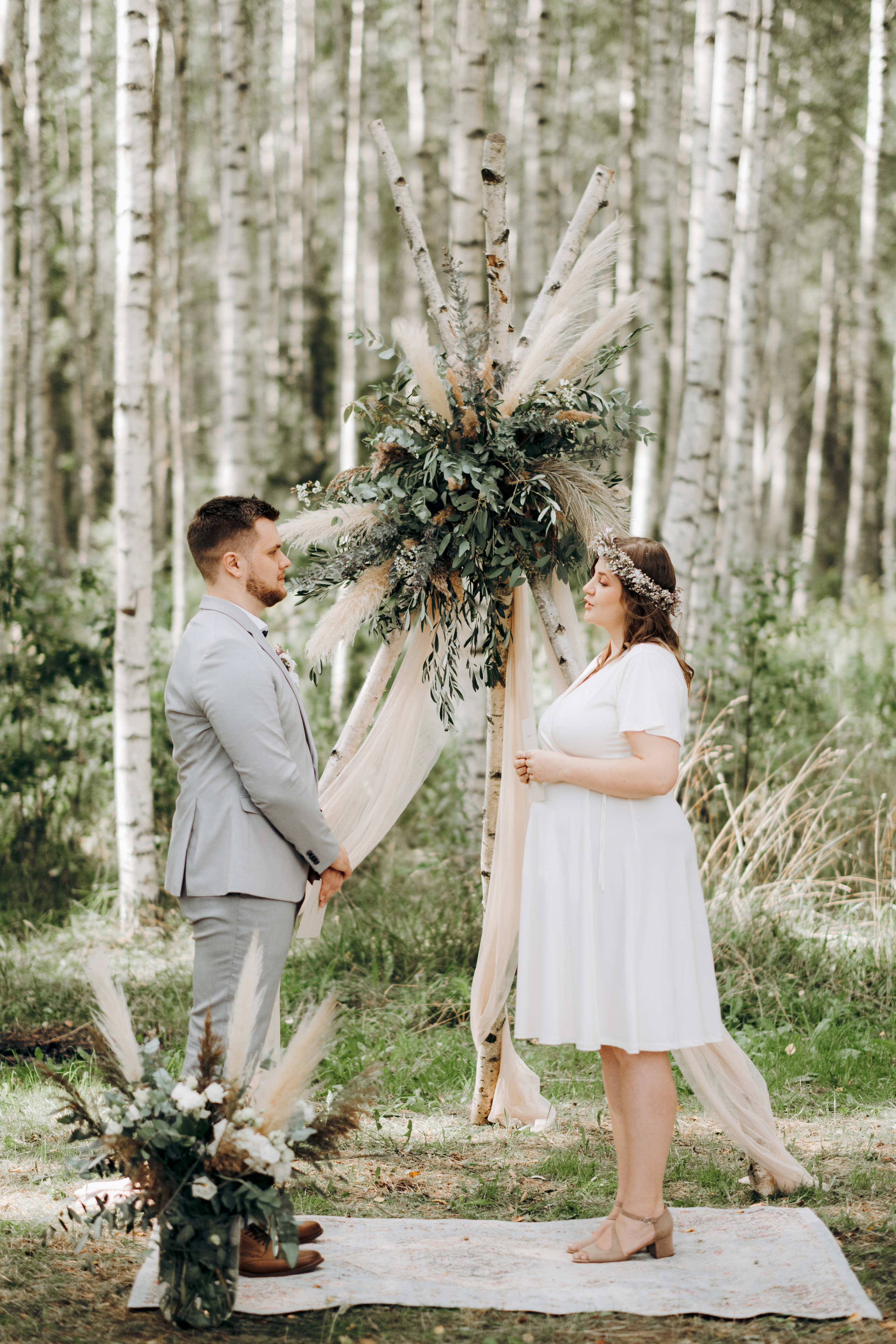 Kāzu foto stāsts Valmierā - Viesu nams Siltumnīca | Madara un Gvido. Kāzu × Ģimenes notikumu fotografs Edgars Kalniņš