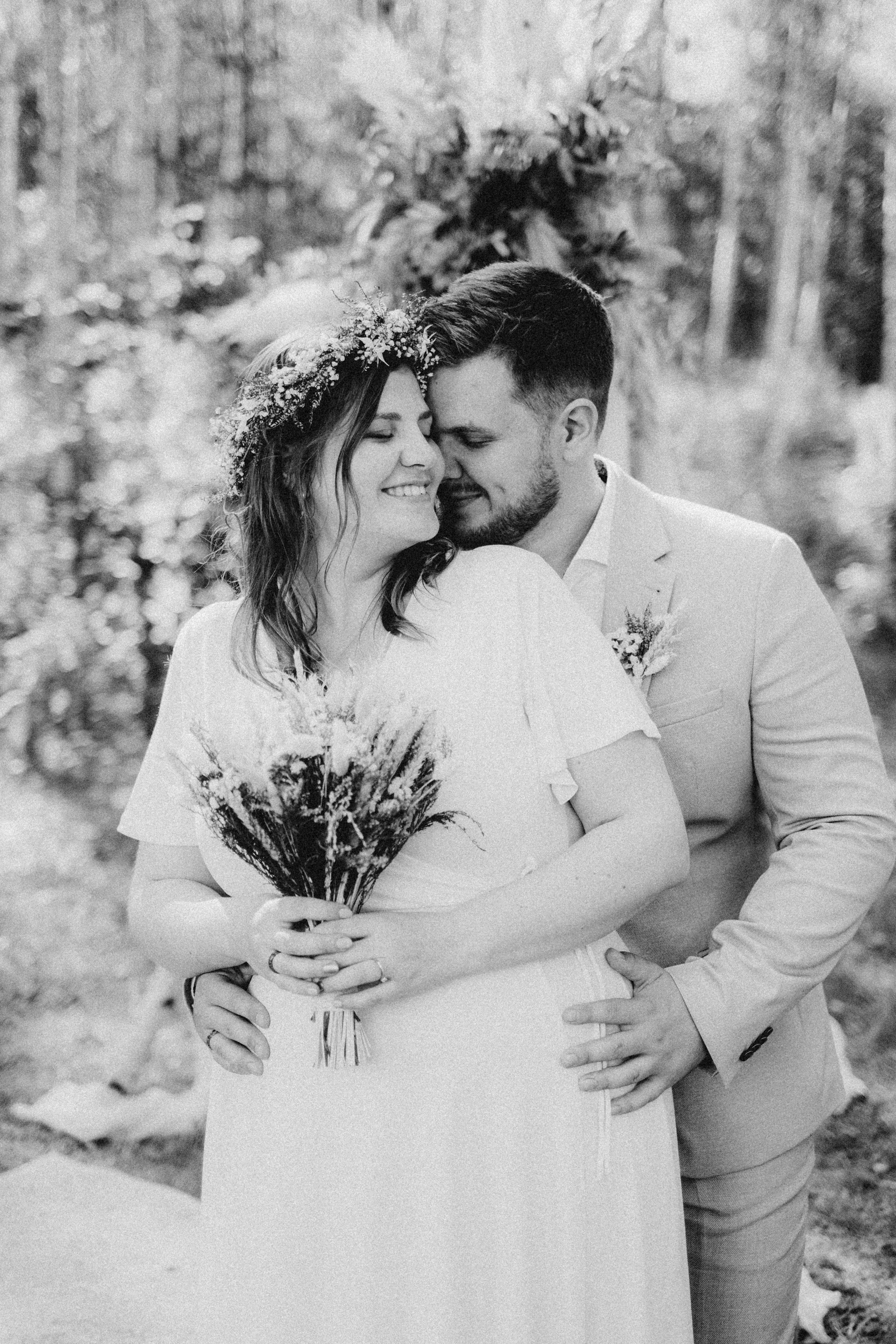 Kāzu foto stāsts Valmierā - Viesu nams Siltumnīca | Madara un Gvido. Kāzu × Ģimenes notikumu fotografs Edgars Kalniņš