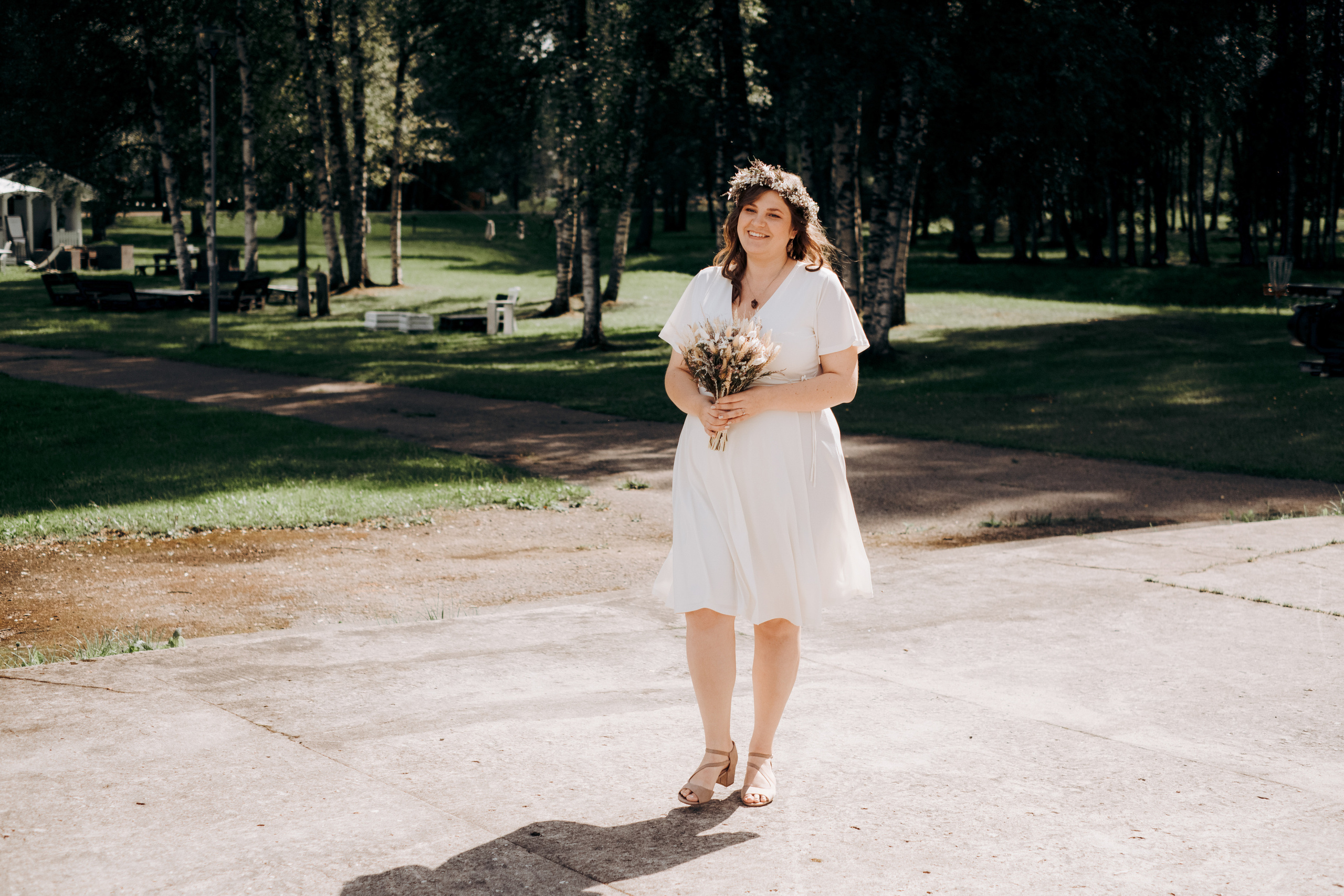 Kāzu foto stāsts Valmierā - Viesu nams Siltumnīca | Madara un Gvido. Kāzu × Ģimenes notikumu fotografs Edgars Kalniņš