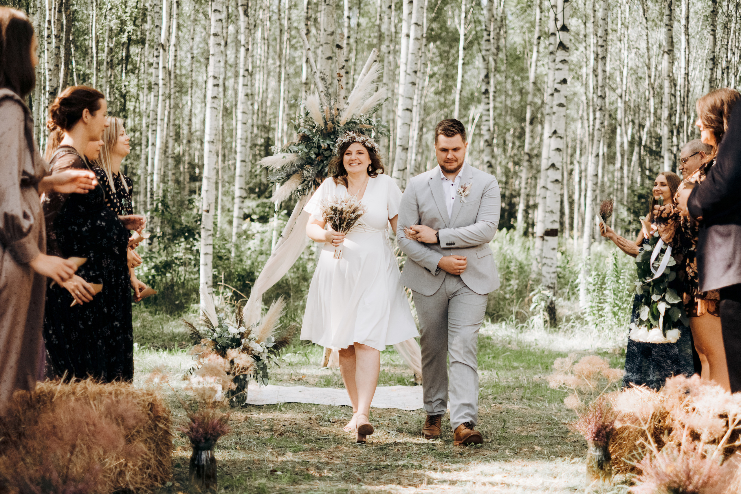 Kāzu foto stāsts Valmierā - Viesu nams Siltumnīca | Madara un Gvido. Kāzu × Ģimenes notikumu fotografs Edgars Kalniņš