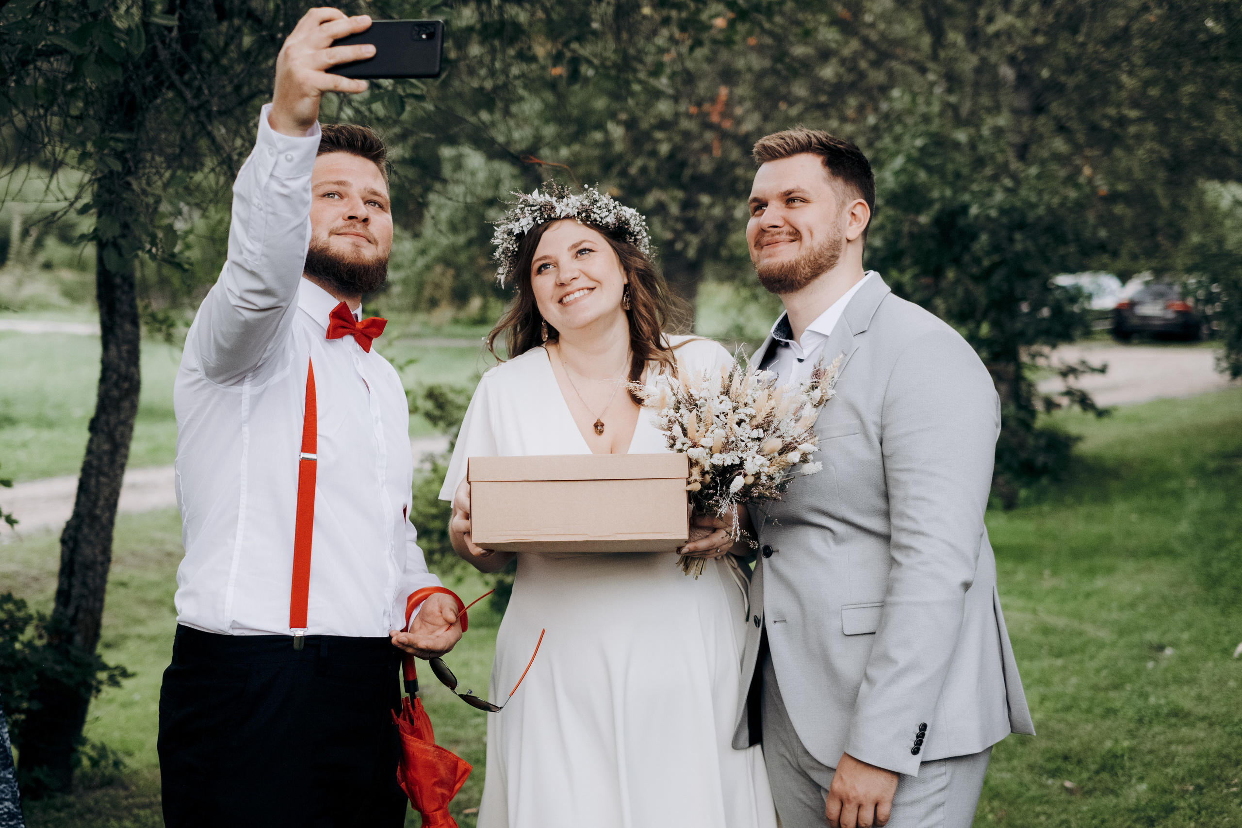 Kāzu foto stāsts Valmierā - Viesu nams Siltumnīca | Madara un Gvido. Kāzu × Ģimenes notikumu fotografs Edgars Kalniņš