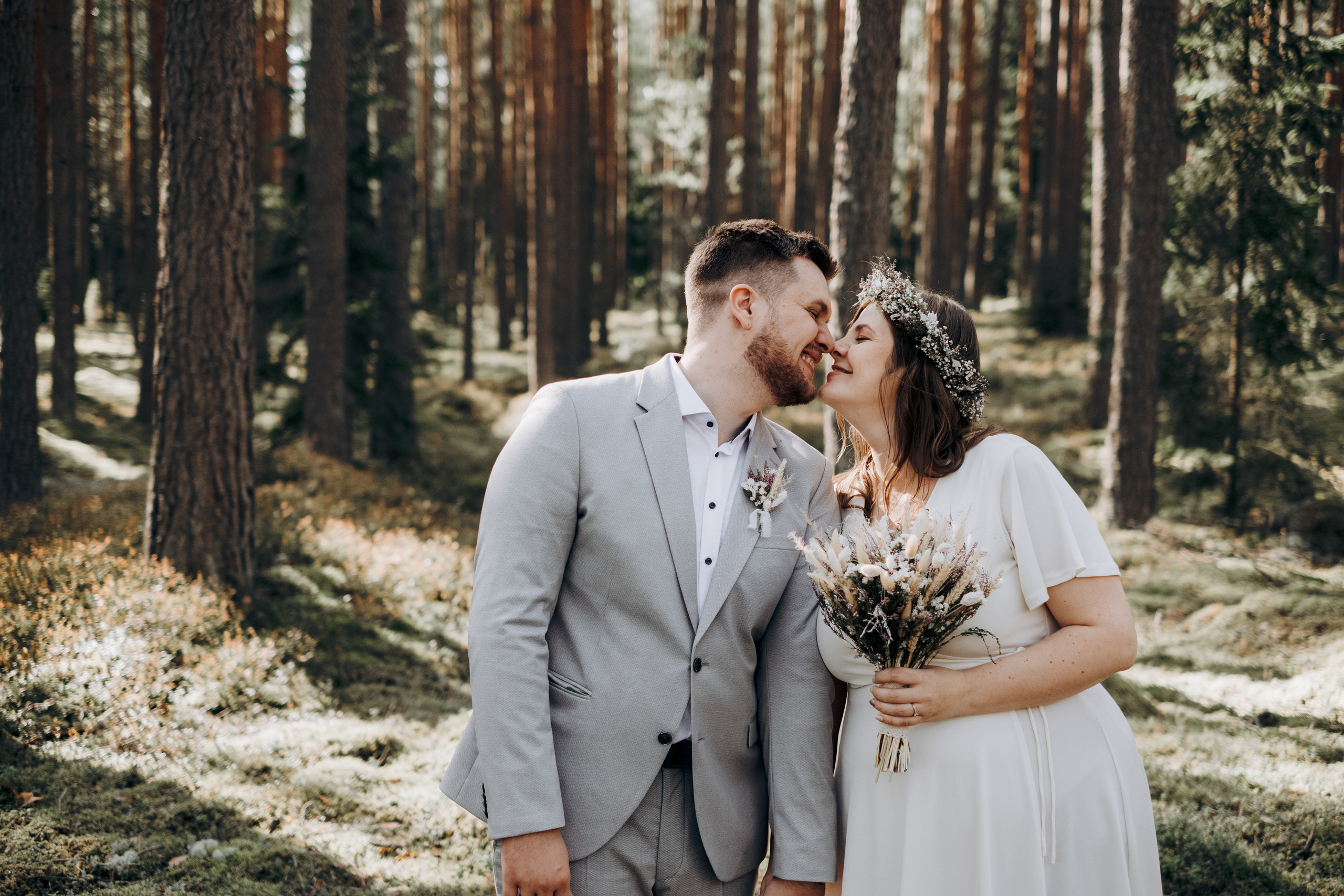 Kāzu foto stāsts Valmierā - Viesu nams Siltumnīca | Madara un Gvido. Kāzu × Ģimenes notikumu fotografs Edgars Kalniņš