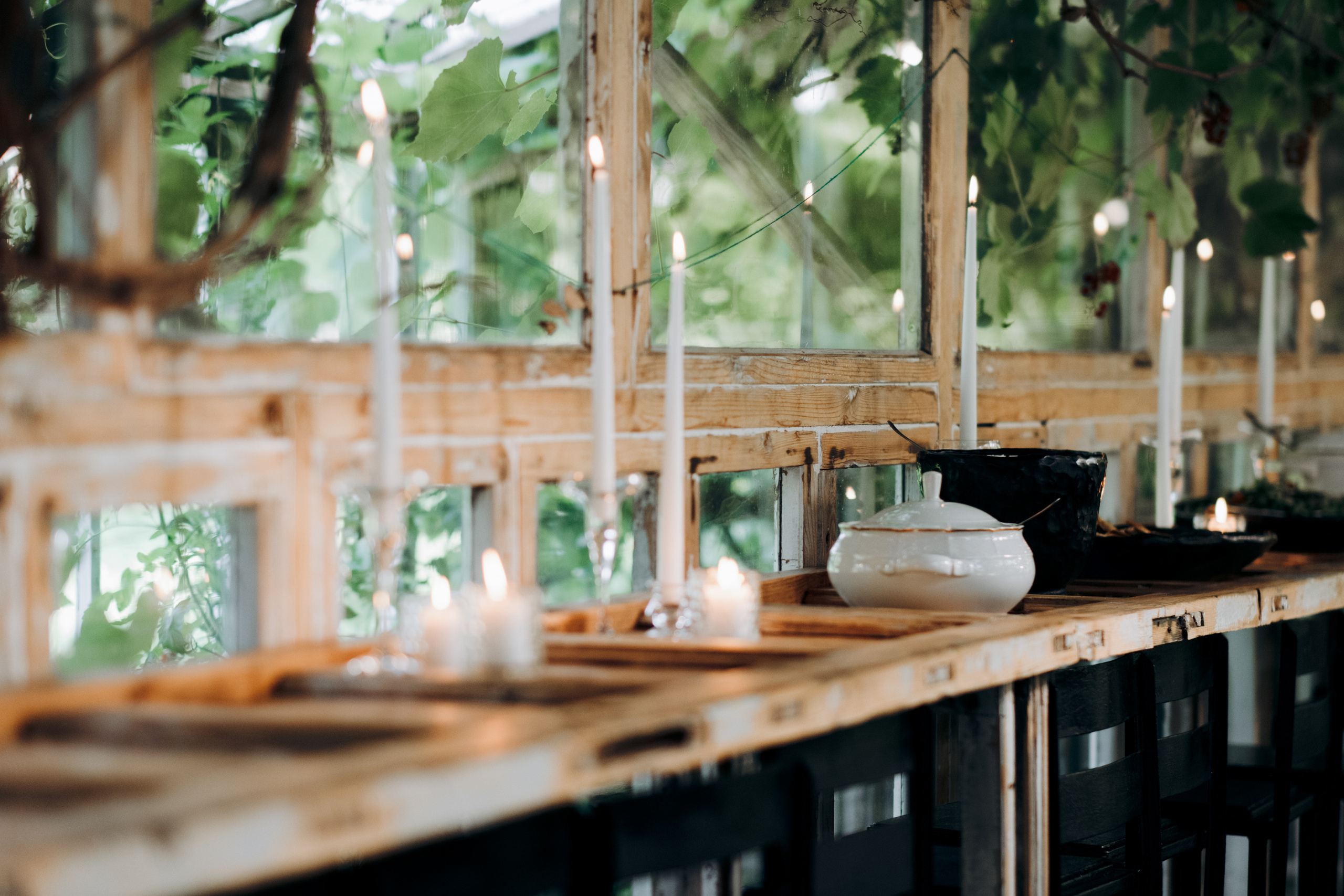 Kāzu foto stāsts Valmierā - Viesu nams Siltumnīca | Madara un Gvido. Kāzu × Ģimenes notikumu fotografs Edgars Kalniņš
