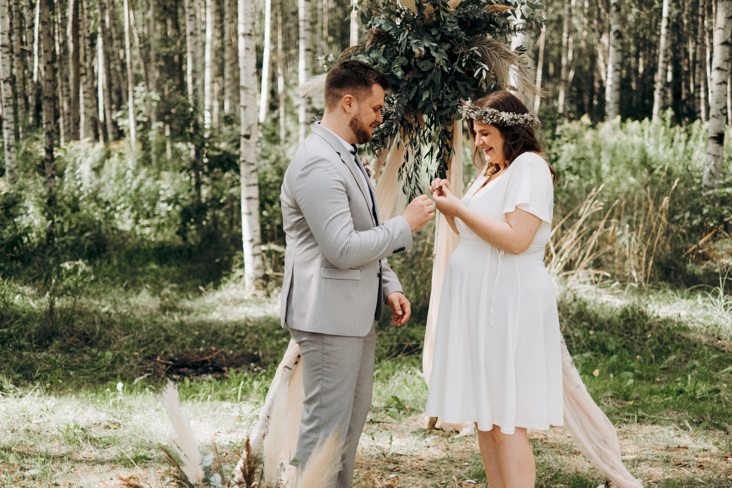 Kāzu foto stāsts Valmierā - Viesu nams Siltumnīca | Madara un Gvido. Kāzu × Ģimenes notikumu fotografs Edgars Kalniņš