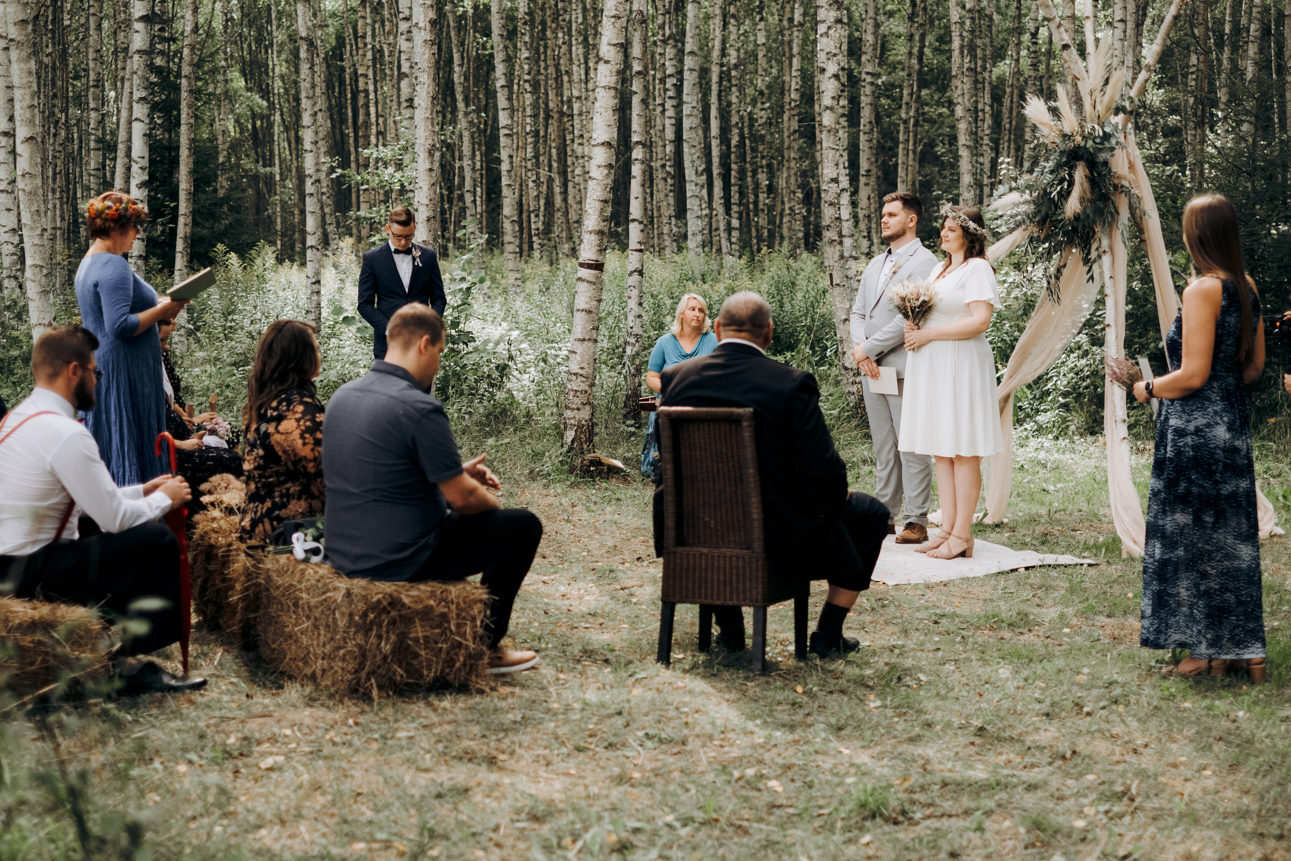 Kāzu foto stāsts Valmierā - Viesu nams Siltumnīca | Madara un Gvido. Kāzu × Ģimenes notikumu fotografs Edgars Kalniņš