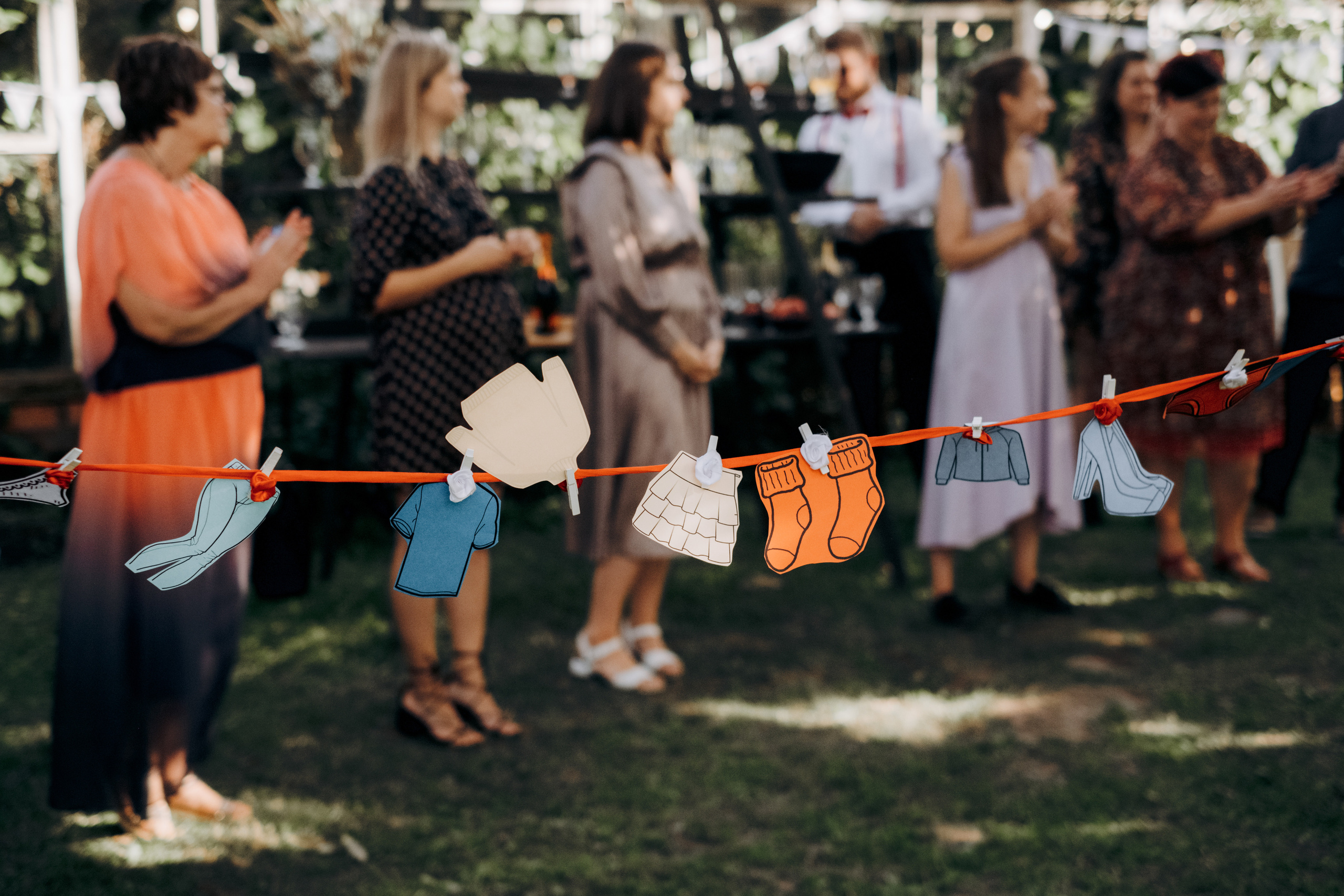 Kāzu foto stāsts Valmierā - Viesu nams Siltumnīca | Madara un Gvido. Kāzu × Ģimenes notikumu fotografs Edgars Kalniņš