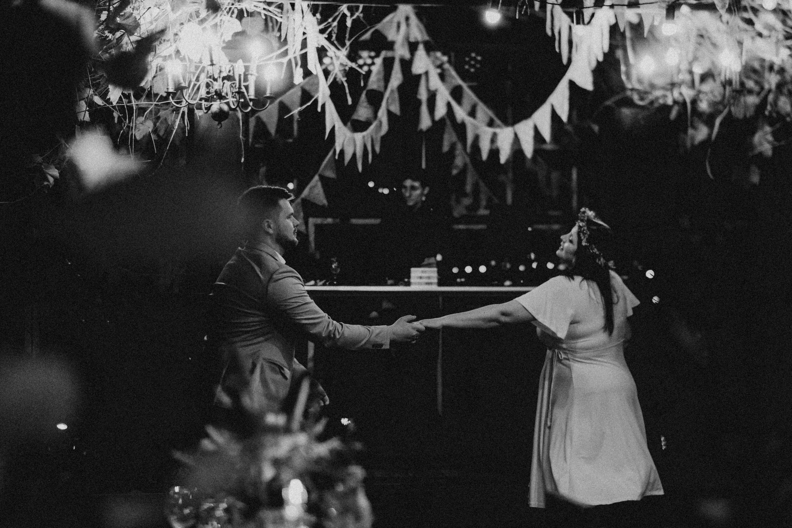 Kāzu foto stāsts Valmierā - Viesu nams Siltumnīca | Madara un Gvido. Kāzu × Ģimenes notikumu fotografs Edgars Kalniņš