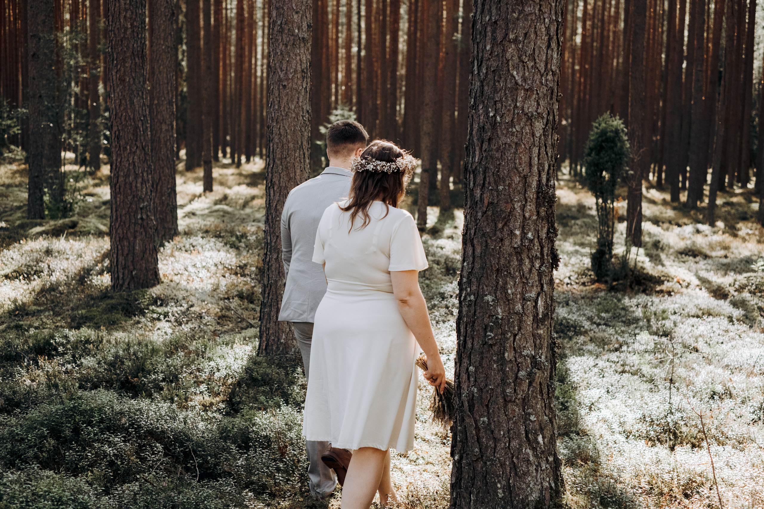 Kāzu foto stāsts Valmierā - Viesu nams Siltumnīca | Madara un Gvido. Kāzu × Ģimenes notikumu fotografs Edgars Kalniņš