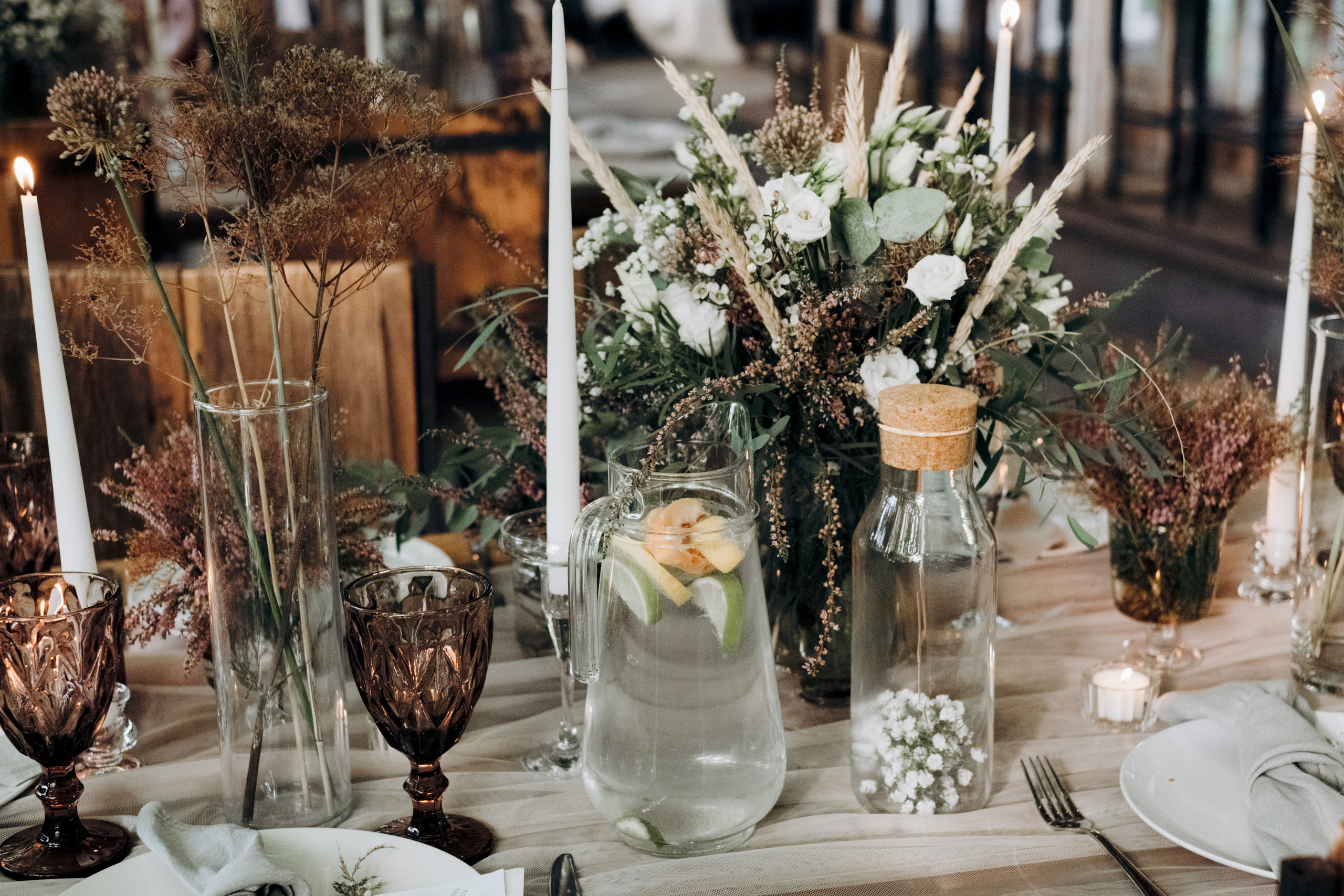 Kāzu foto stāsts Valmierā - Viesu nams Siltumnīca | Madara un Gvido. Kāzu × Ģimenes notikumu fotografs Edgars Kalniņš
