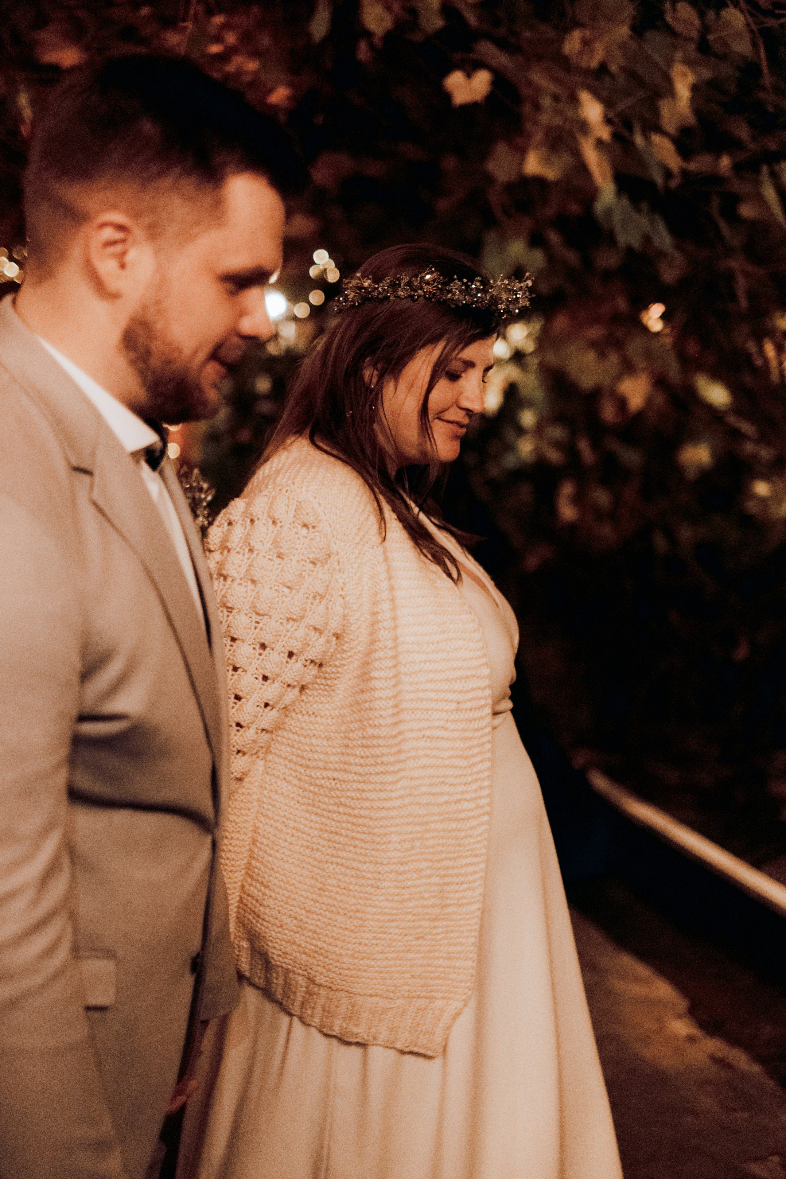 Kāzu foto stāsts Valmierā - Viesu nams Siltumnīca | Madara un Gvido. Kāzu × Ģimenes notikumu fotografs Edgars Kalniņš