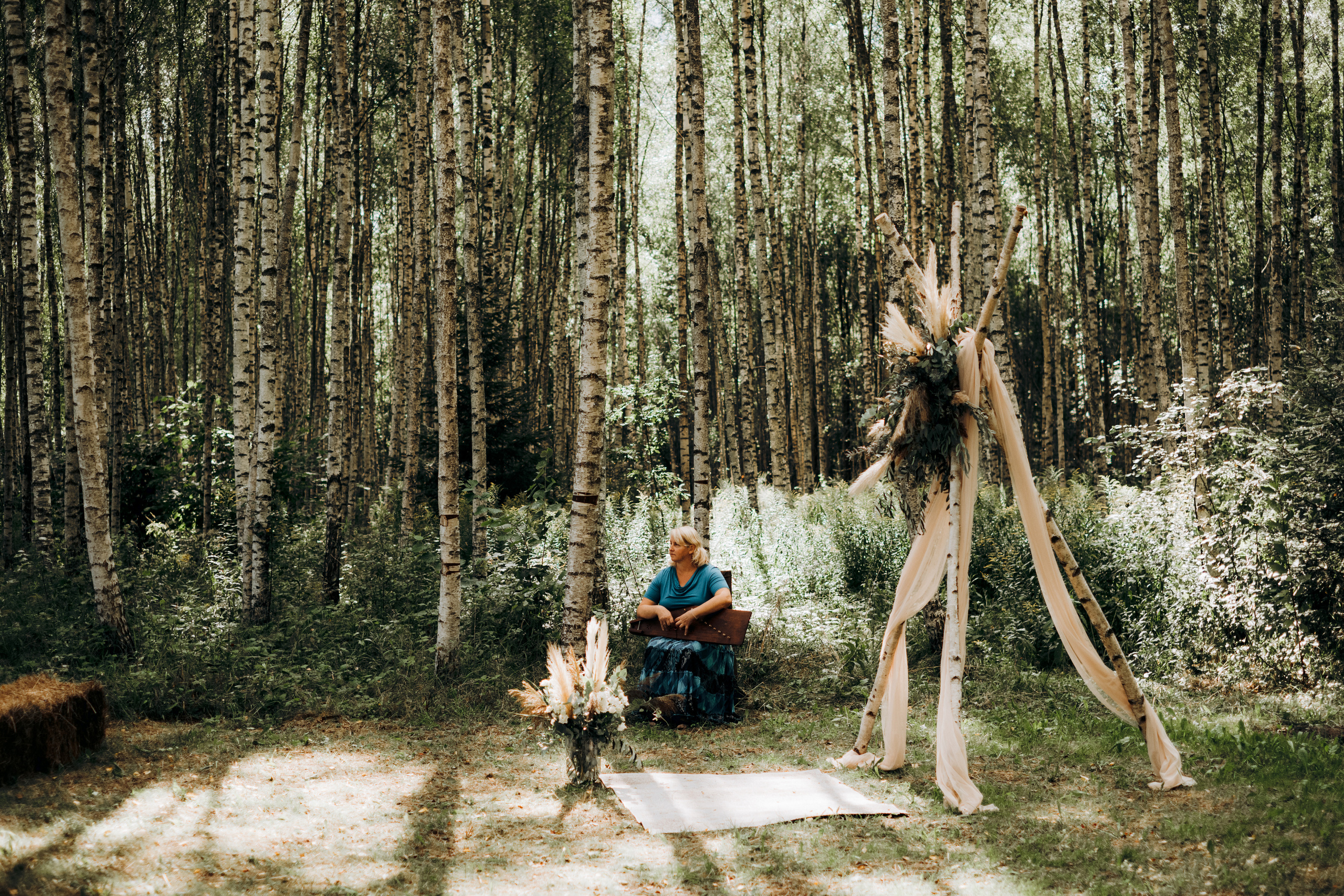 Kāzu foto stāsts Valmierā - Viesu nams Siltumnīca | Madara un Gvido. Kāzu × Ģimenes notikumu fotografs Edgars Kalniņš
