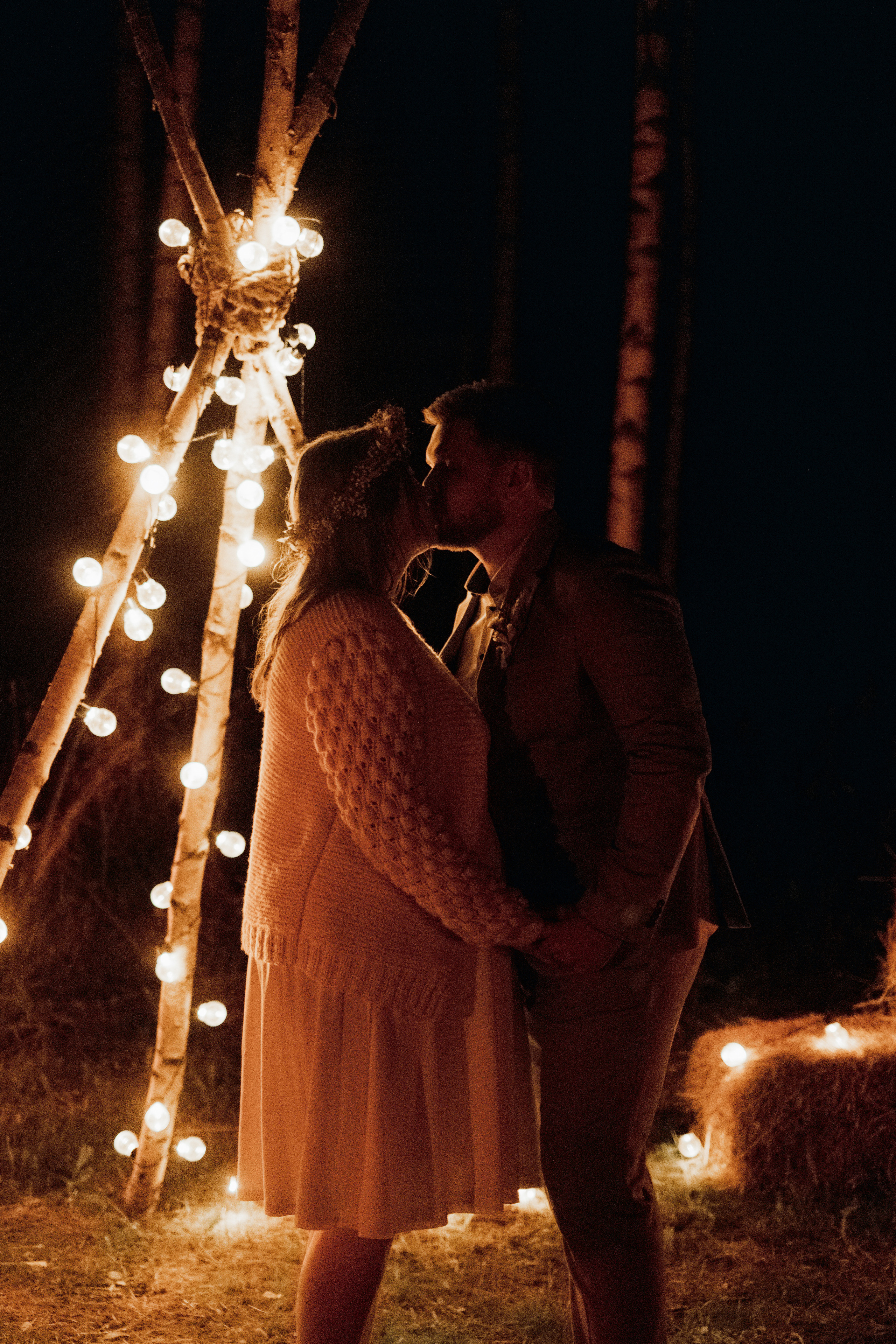 Kāzu foto stāsts Valmierā - Viesu nams Siltumnīca | Madara un Gvido. Kāzu × Ģimenes notikumu fotografs Edgars Kalniņš