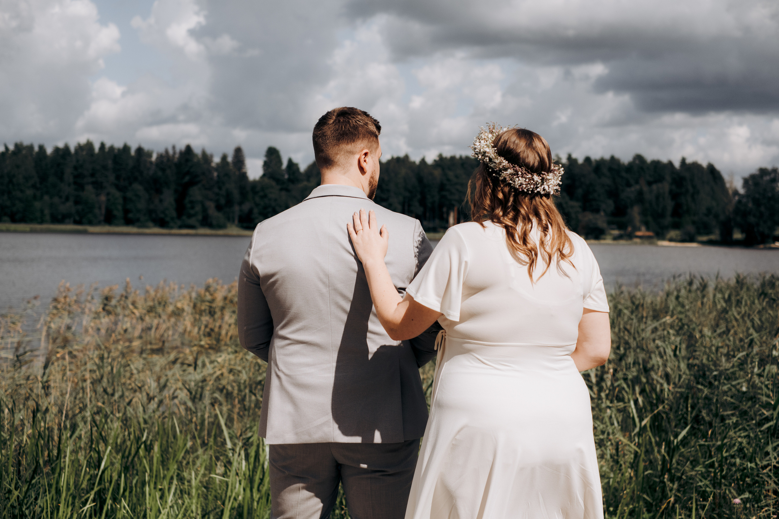 Kāzu foto stāsts Valmierā - Viesu nams Siltumnīca | Madara un Gvido. Kāzu × Ģimenes notikumu fotografs Edgars Kalniņš
